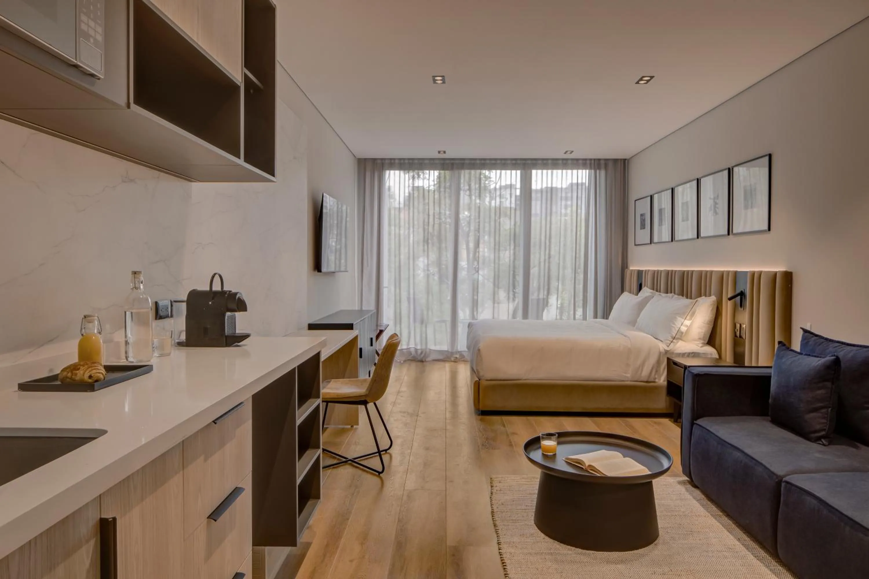 King Suite with Balcony in Vuestro Hotel Boutique