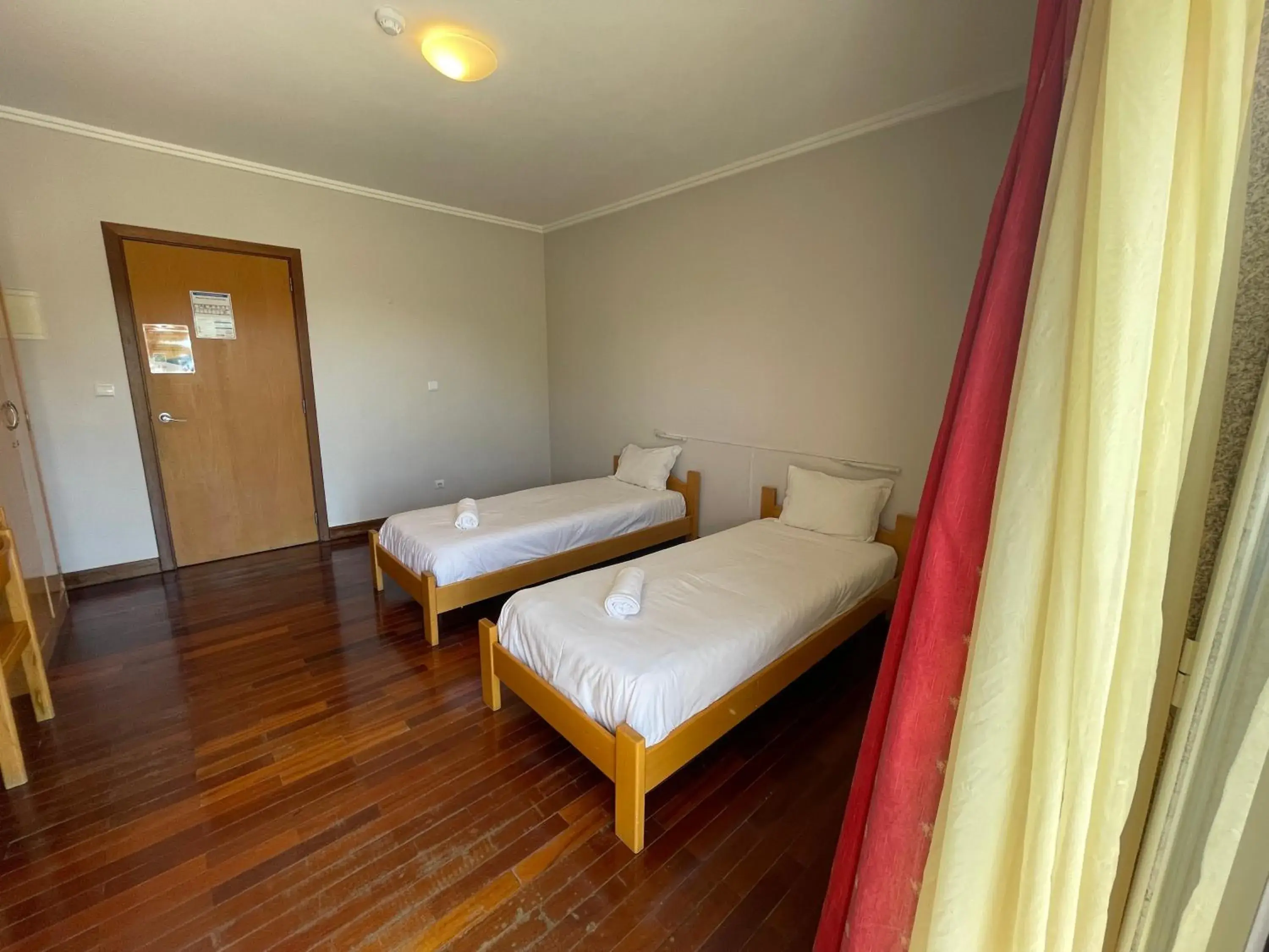 Twin Room with Shared Bathroom in HI Bragança – Pousada de Juventude Twin Room with Shared Bathroom in HI Bragança – Pousada de Juventude