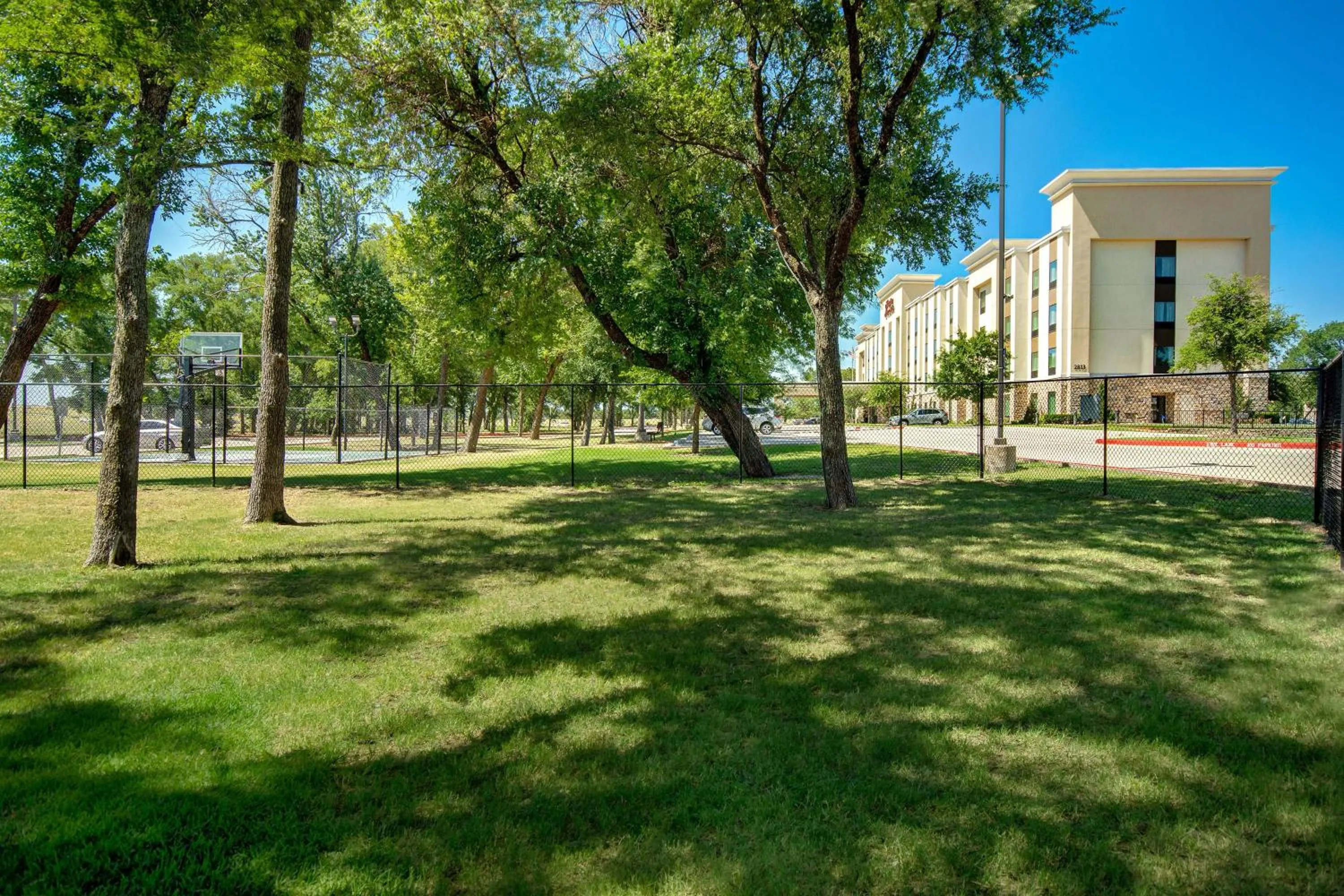 Property building in Hampton Inn & Suites Dallas/Plano-East