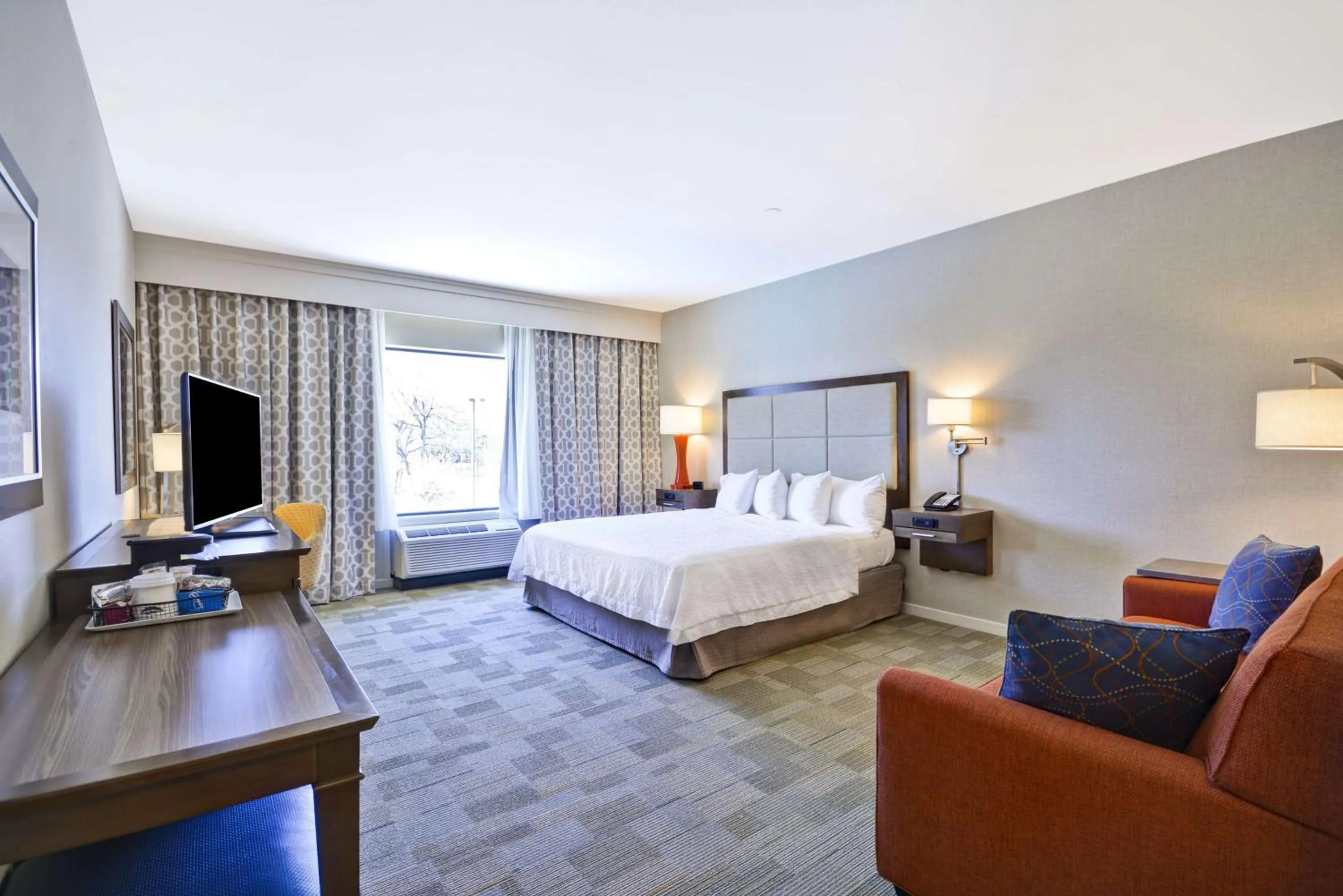 Bedroom, Bed in Hampton Inn & Suites Dallas/Plano-East