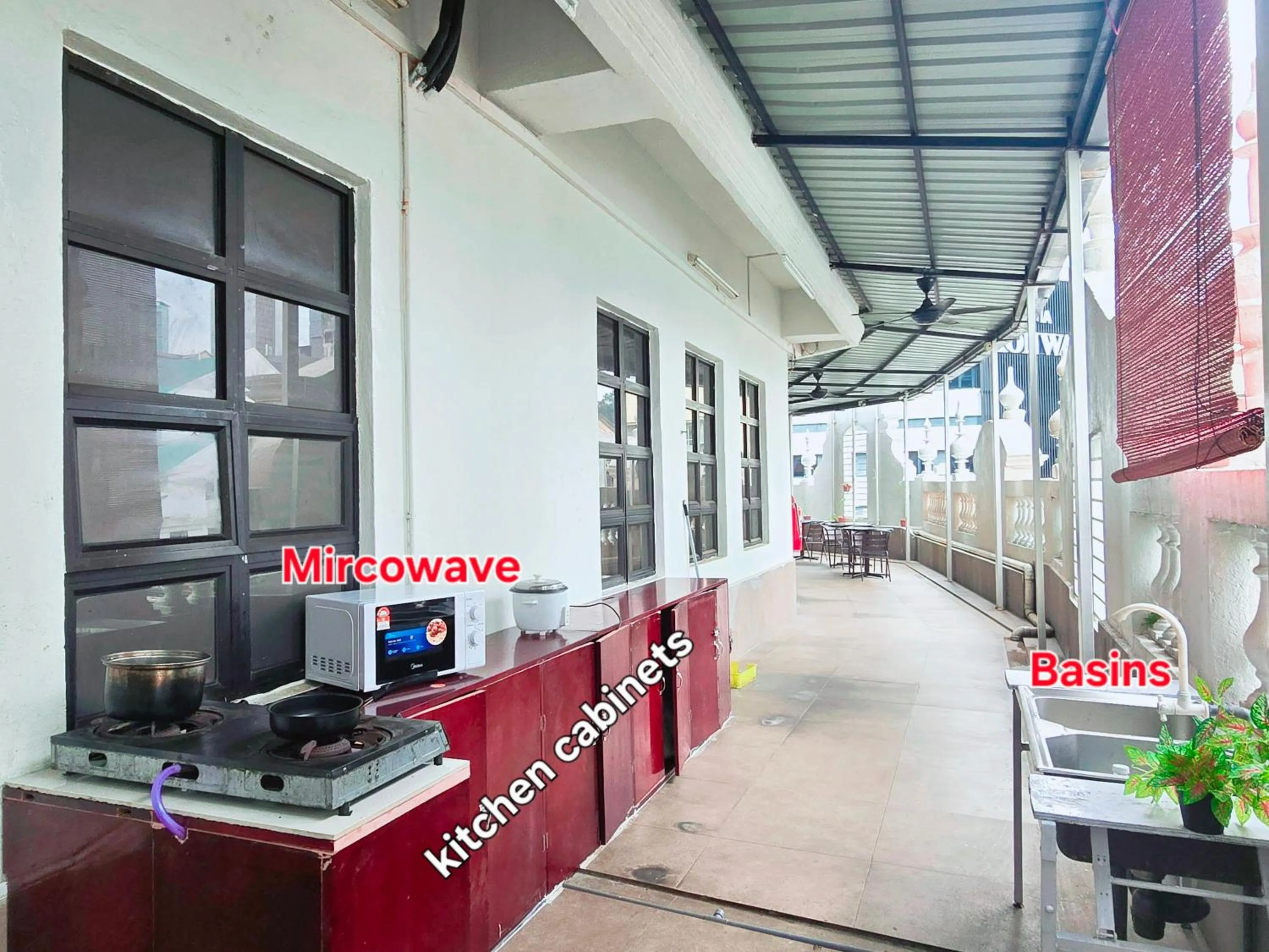 Kitchen or kitchenette in Hotel AL Amin By Ahmed