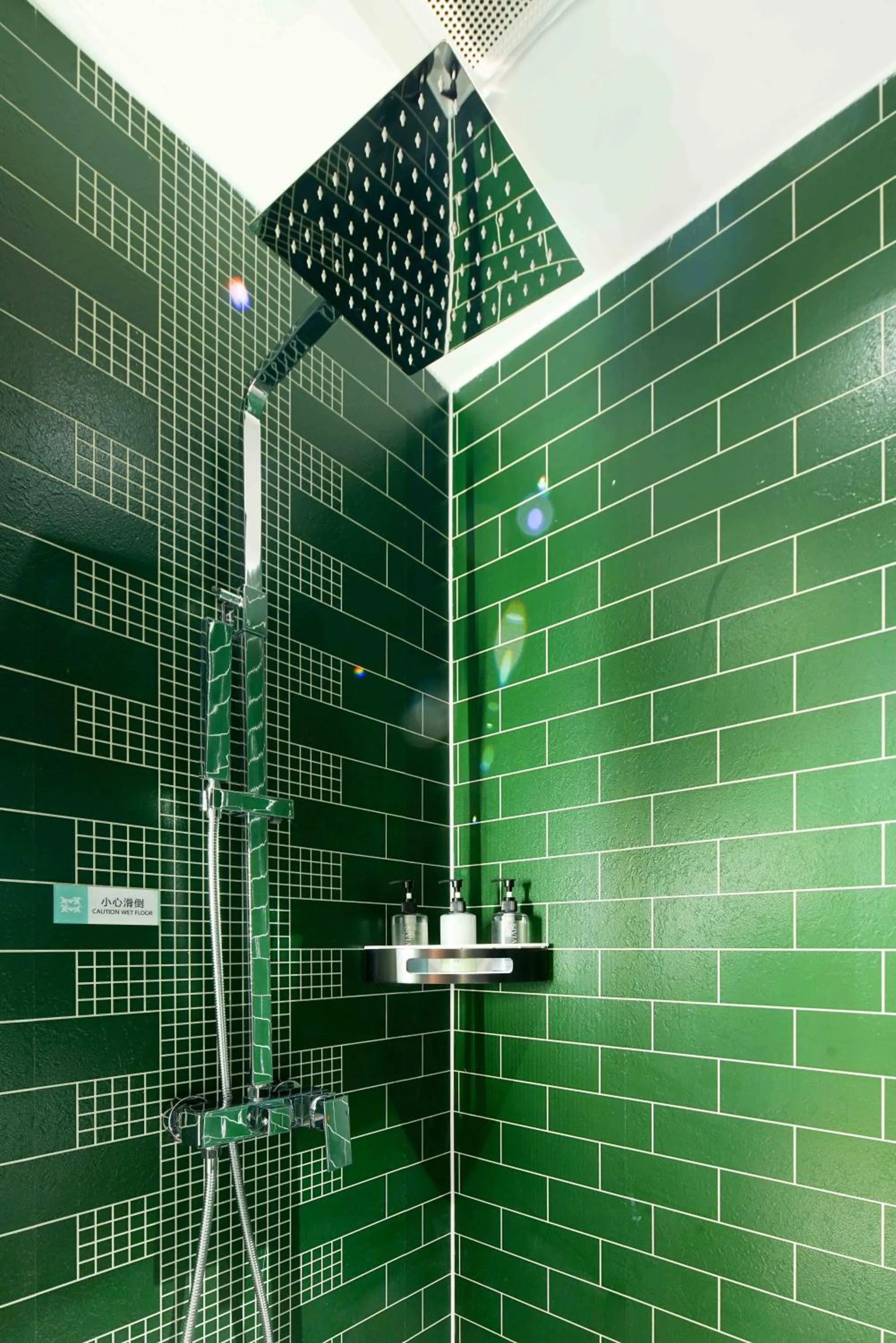 Shower in Qiu Guo Hotel Beijing Tiantan Fangzhuang Subway Station