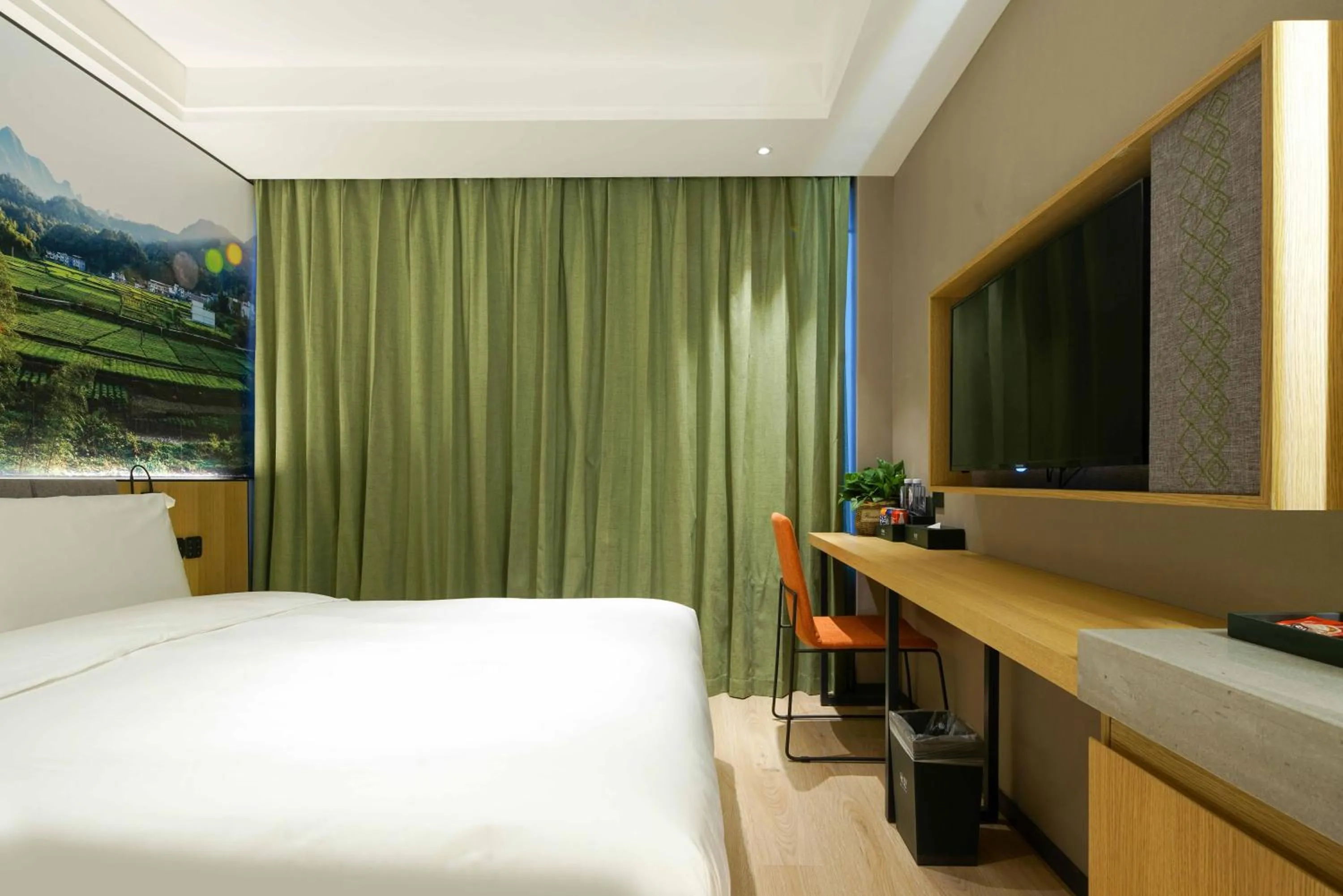 Property logo or sign, Bed in Qiu Guo Hotel Beijing Tiantan Fangzhuang Subway Station