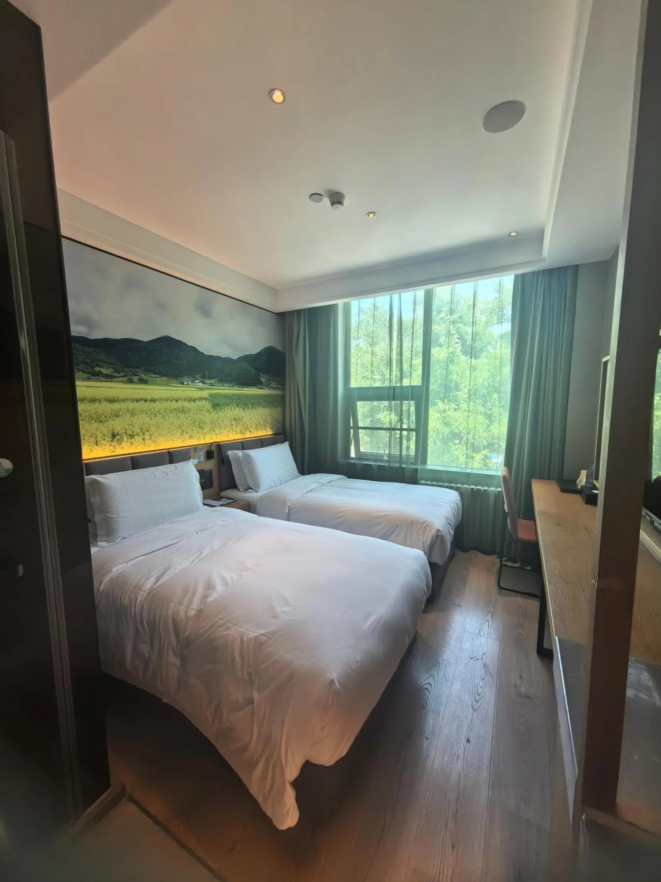 Bedroom, Bed in Qiu Guo Hotel Beijing Tiantan Fangzhuang Subway Station