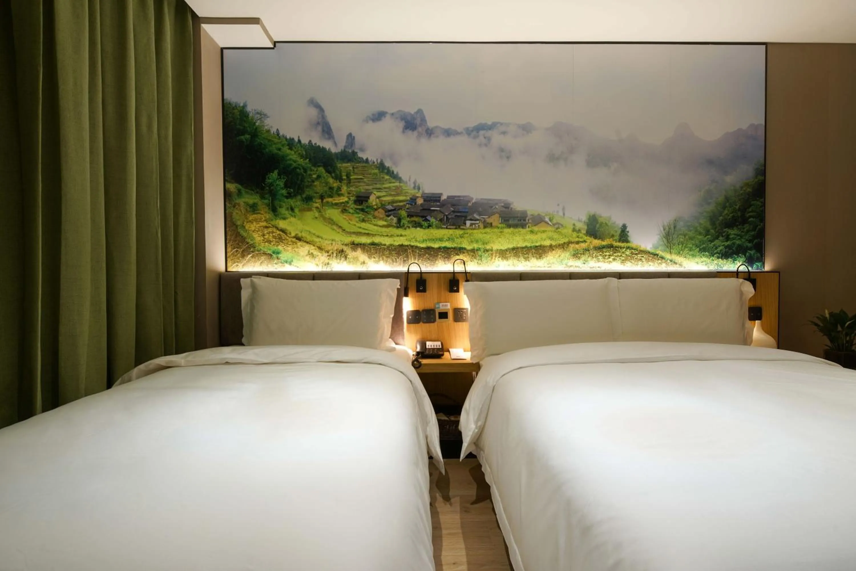 Bedroom, Bed in Qiu Guo Hotel Beijing Tiantan Fangzhuang Subway Station