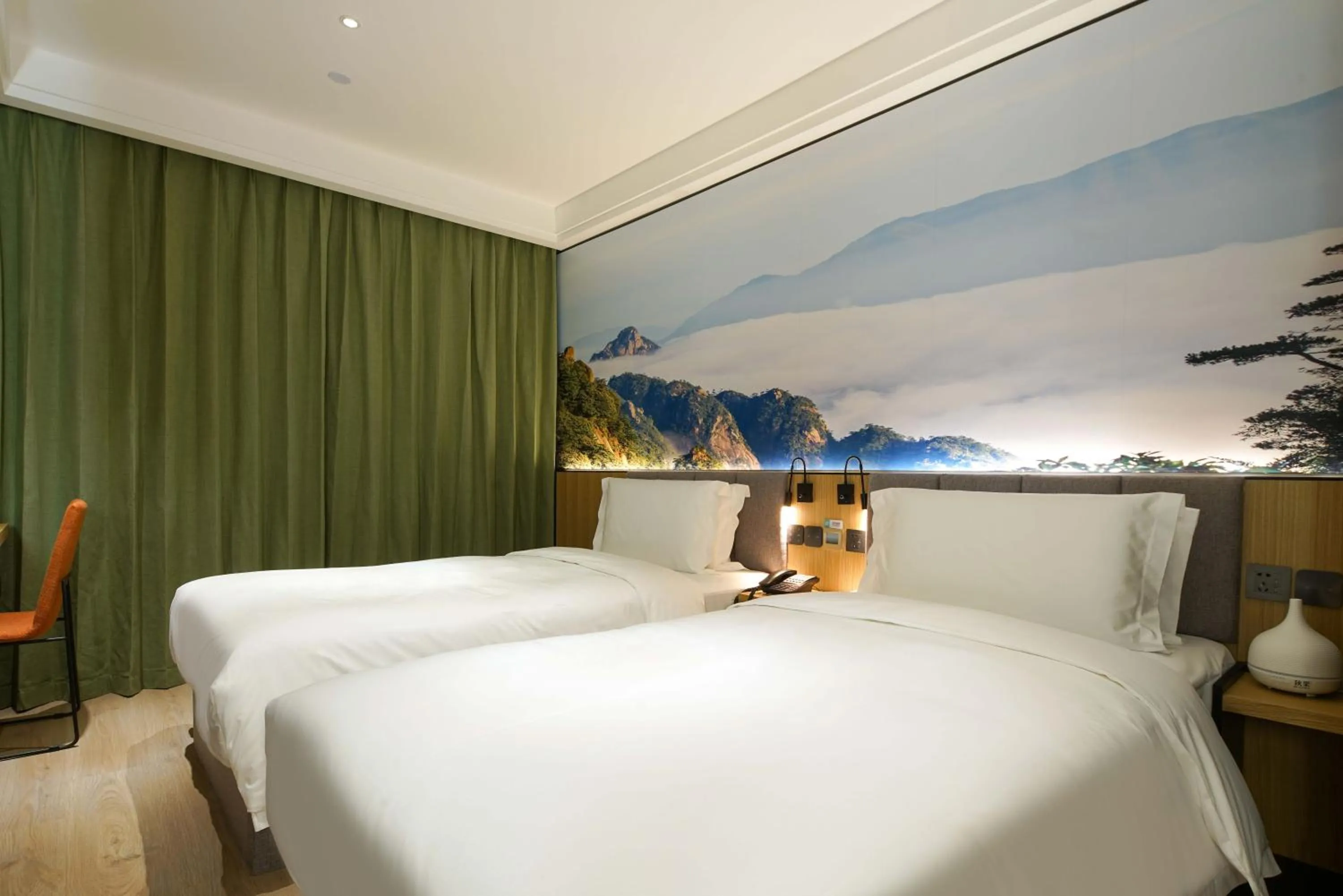 Property logo or sign, Bed in Qiu Guo Hotel Beijing Tiantan Fangzhuang Subway Station