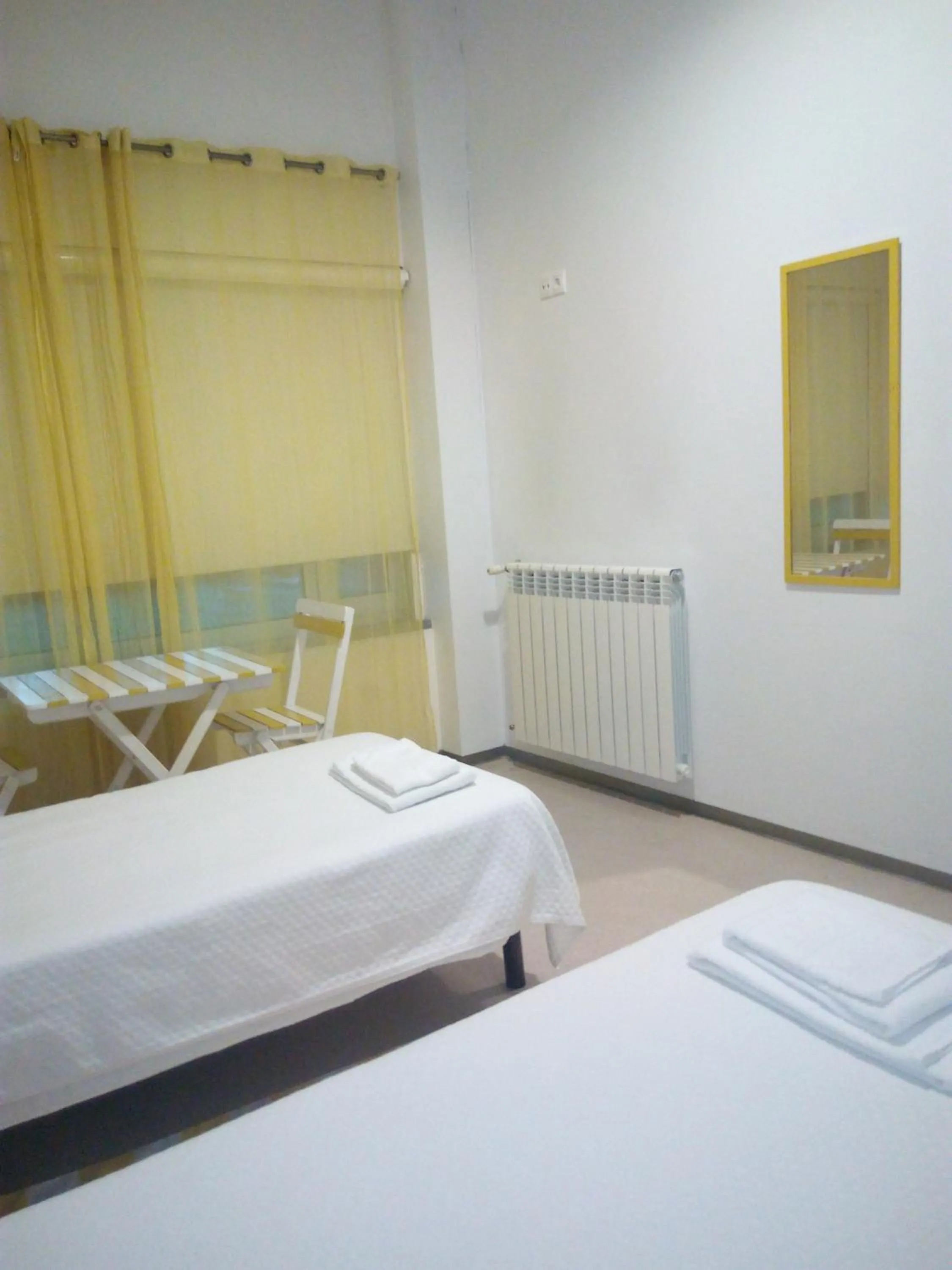 Photo of the whole room, Bed in Hi Espinho - Pousada de Juventude