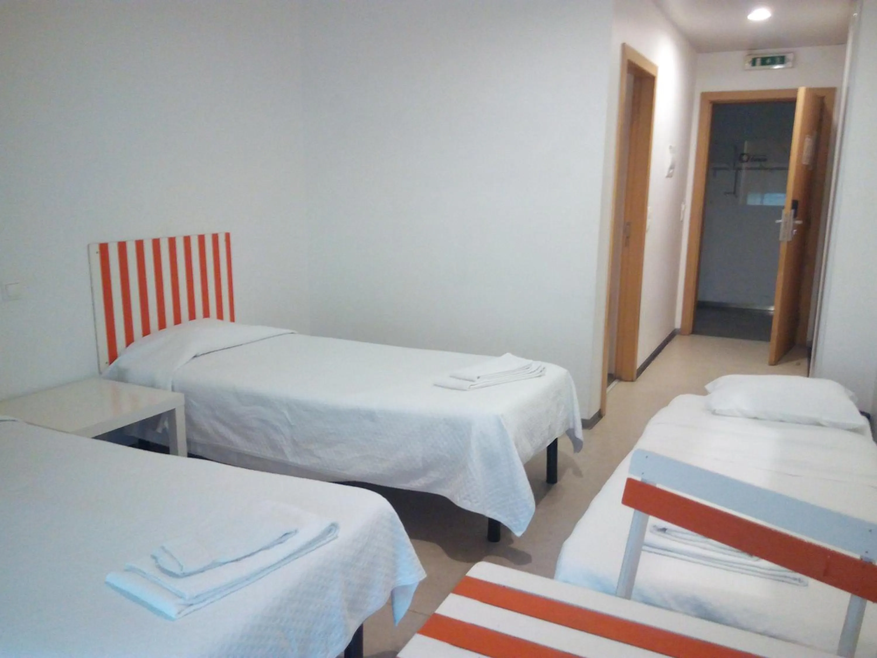 Photo of the whole room, Bed in Hi Espinho - Pousada de Juventude