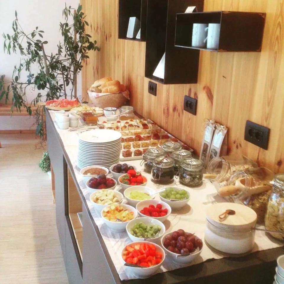 Continental breakfast in Casariga