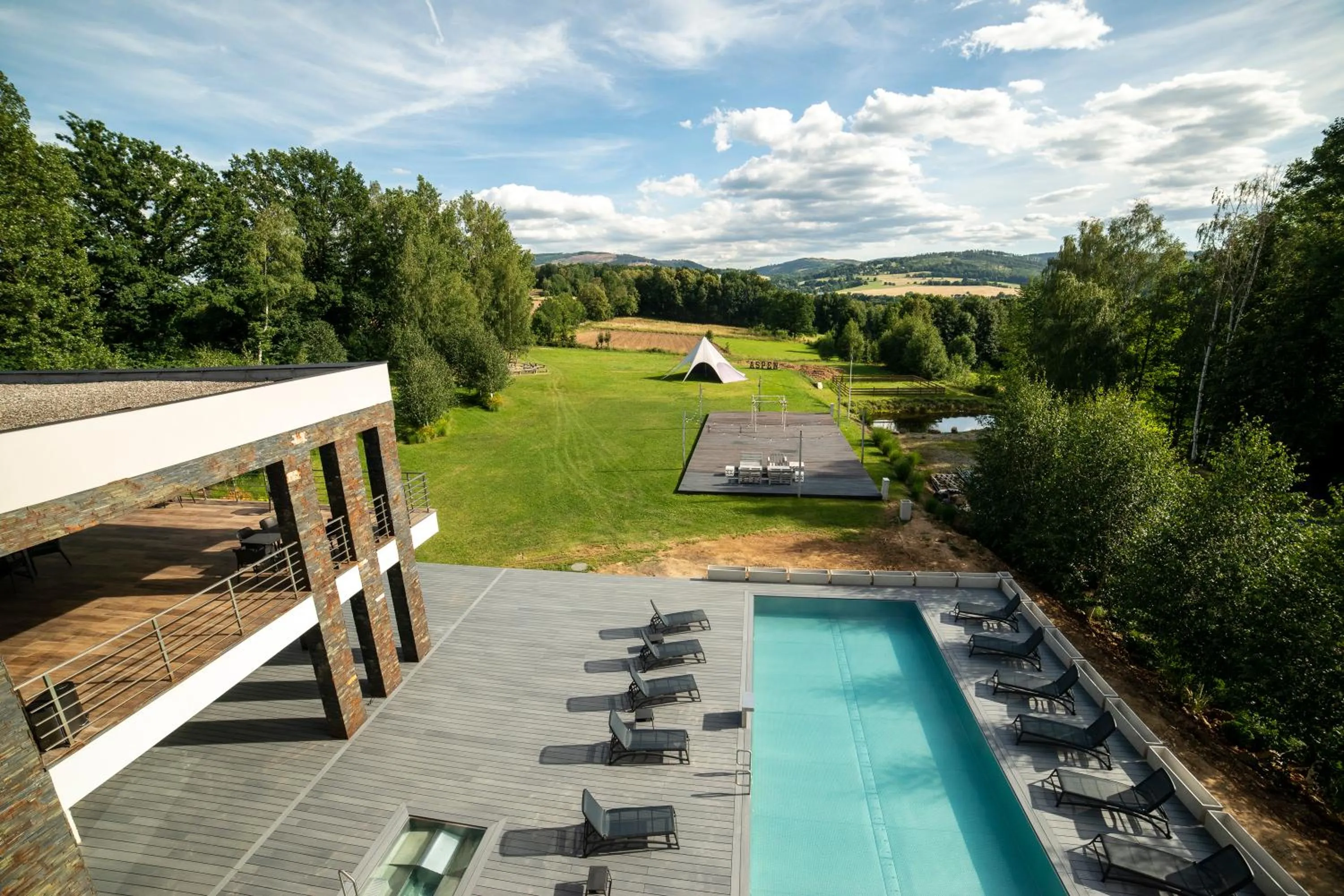 Pool view in Aspen Prime Ski & Bike Resort - basen, sauna, jacuzzi, siłownia w cenie pobytu