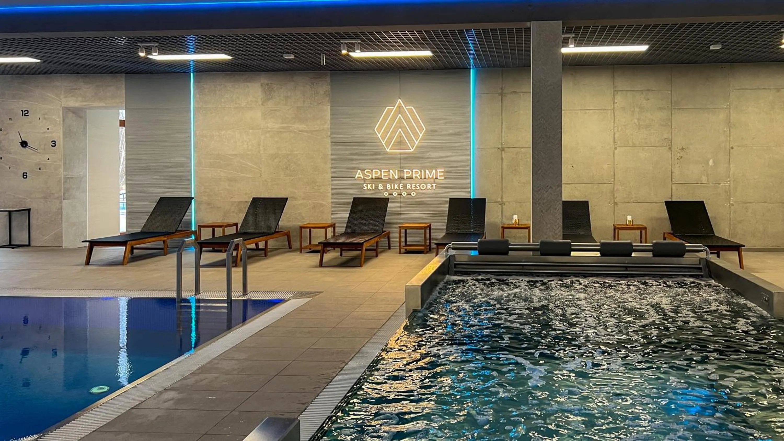 Pool view in Aspen Prime Ski & Bike Resort - basen, sauna, jacuzzi, siłownia w cenie pobytu