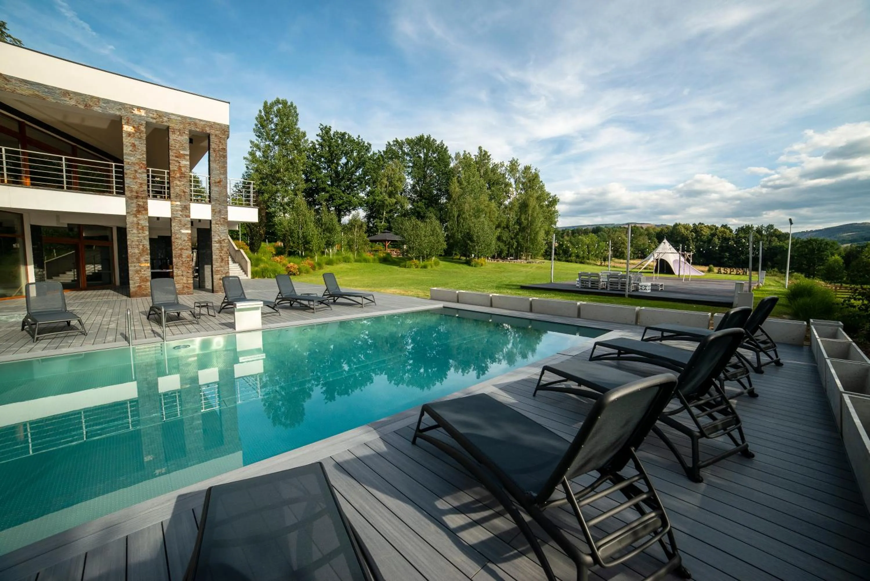 Swimming pool in Aspen Prime Ski & Bike Resort - basen, sauna, jacuzzi, siłownia w cenie pobytu