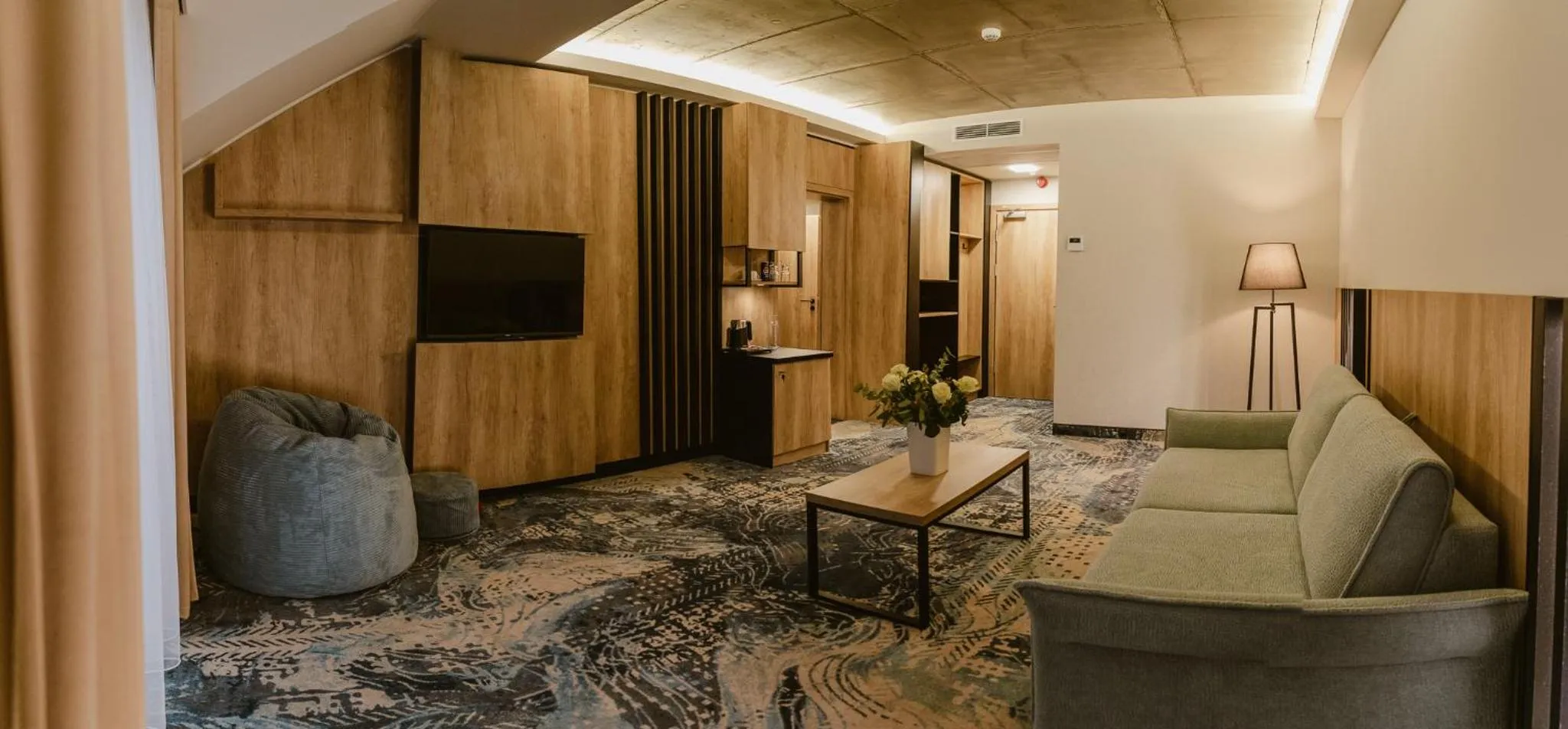 TV and multimedia in Aspen Prime Ski & Bike Resort - basen, sauna, jacuzzi, siłownia w cenie pobytu