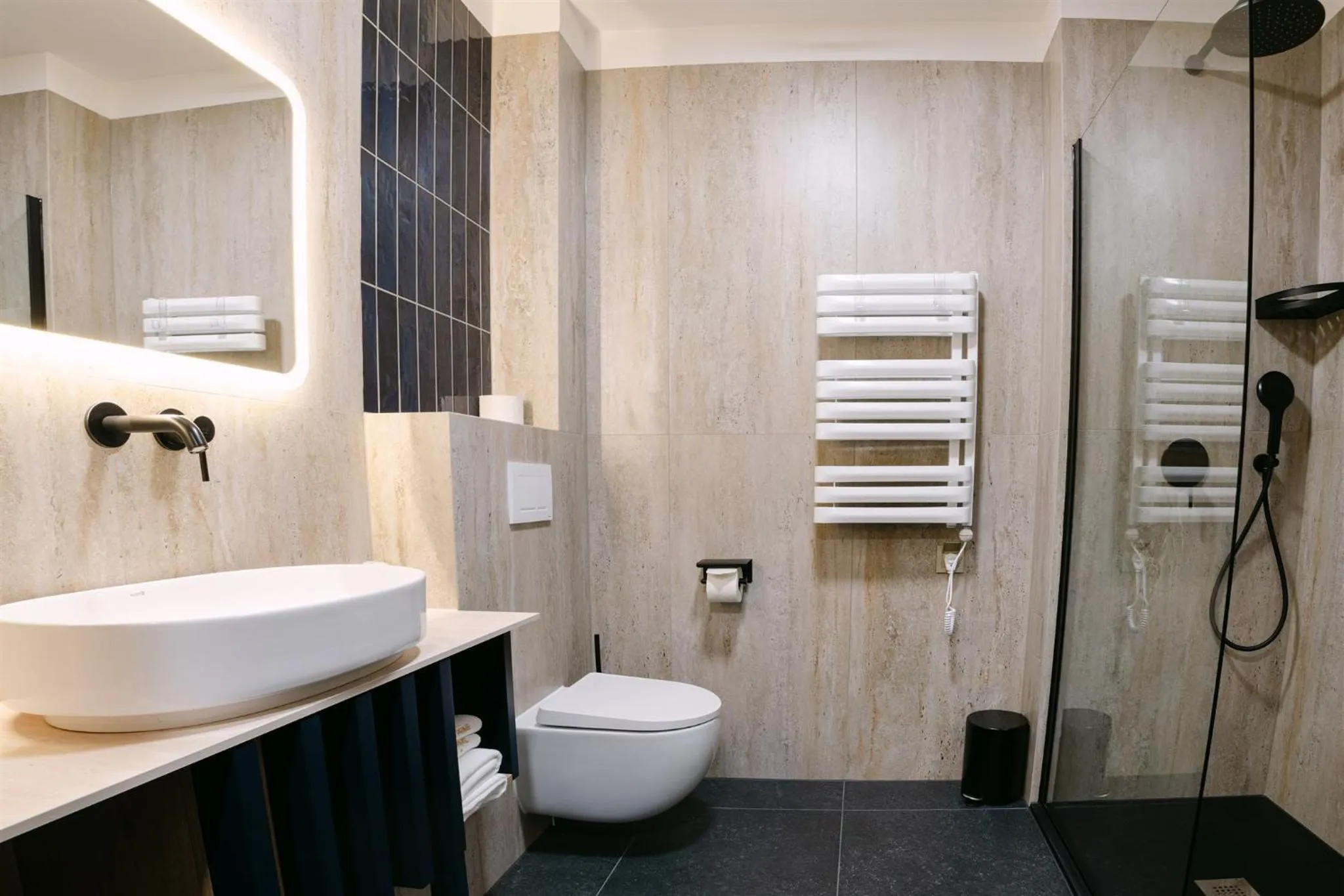 Shower in Aspen Prime Ski & Bike Resort - basen, sauna, jacuzzi, siłownia w cenie pobytu