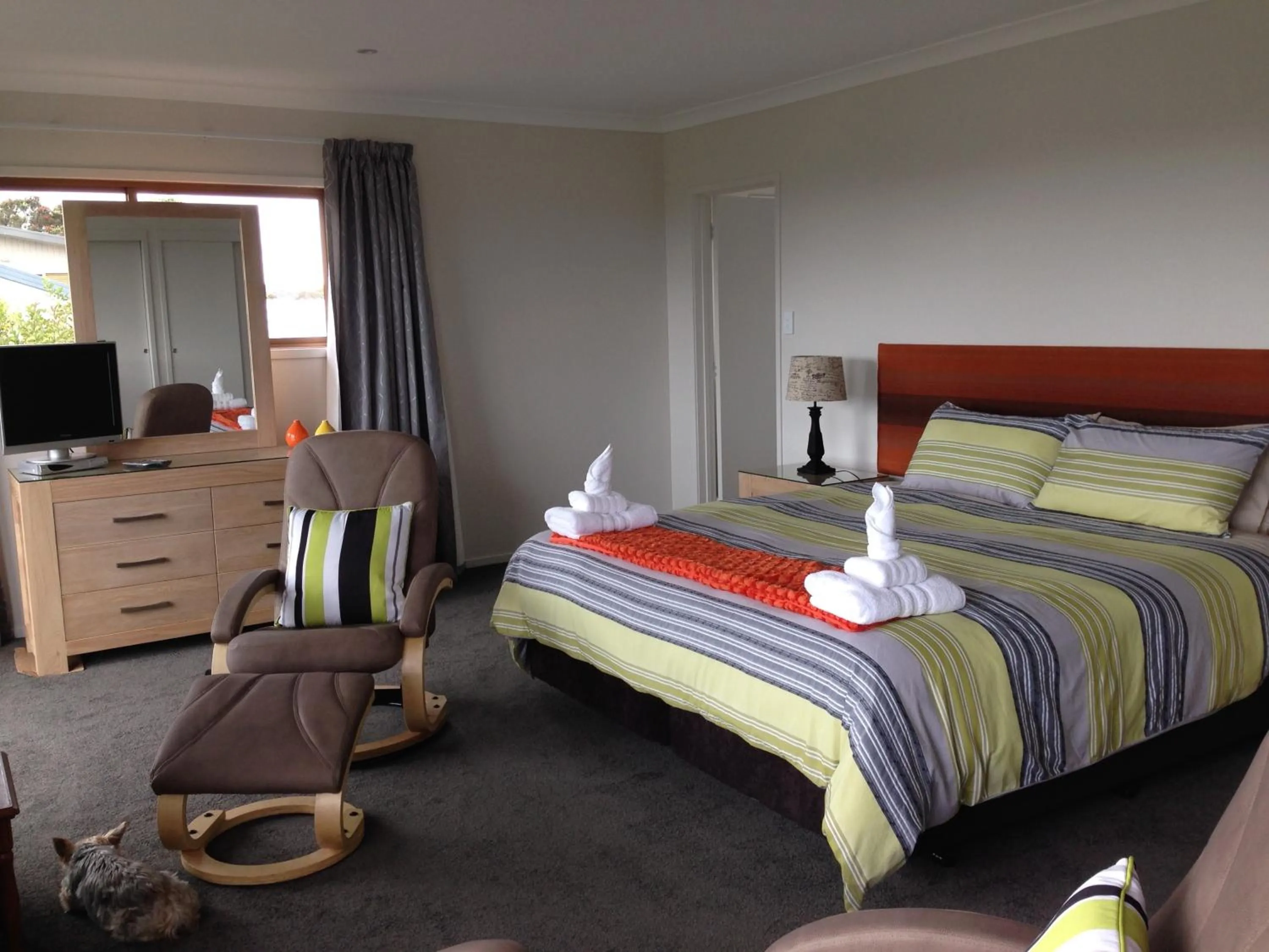 Shower, Bed in Baywaterviews