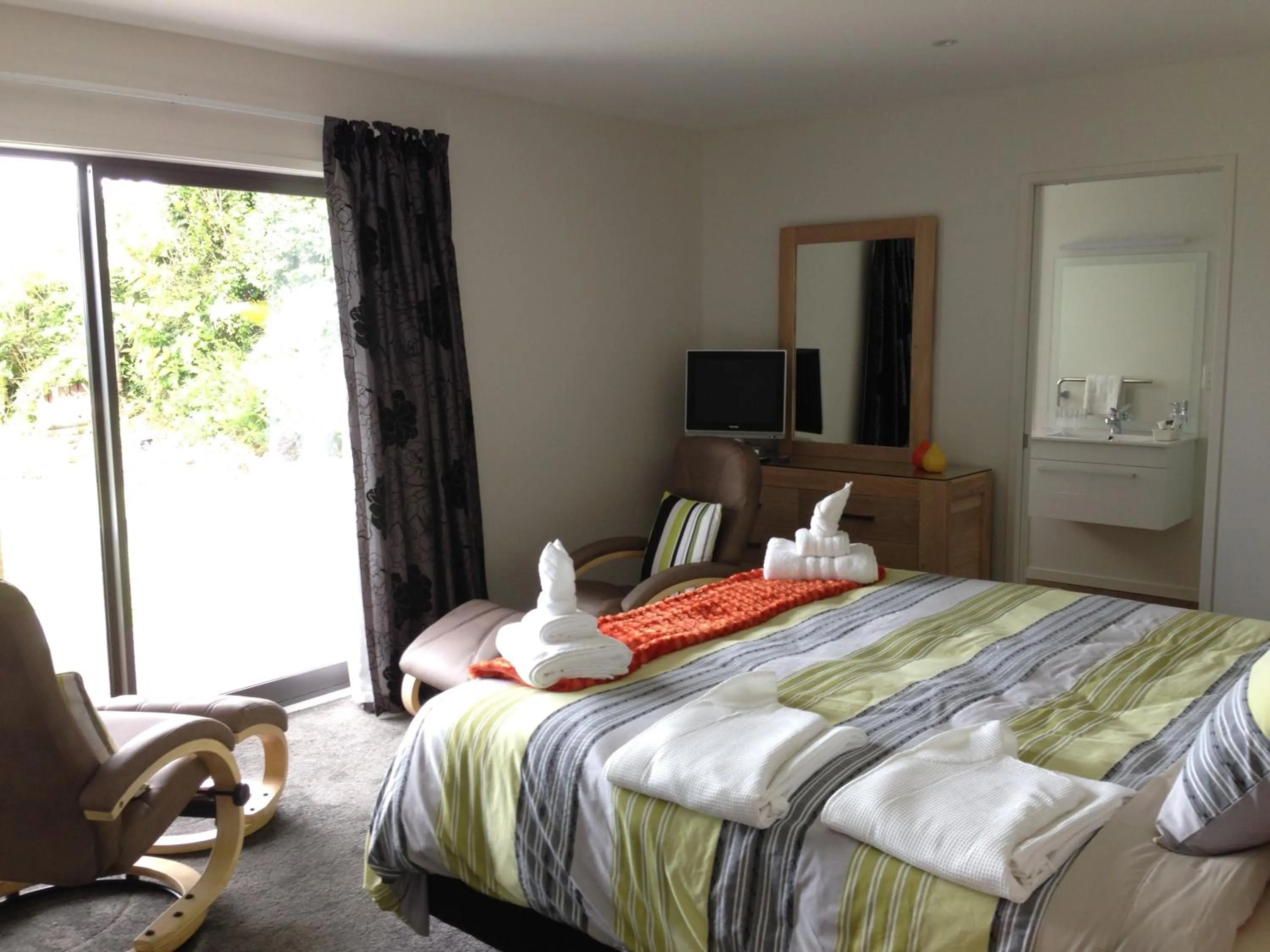 Garden, Bed in Baywaterviews