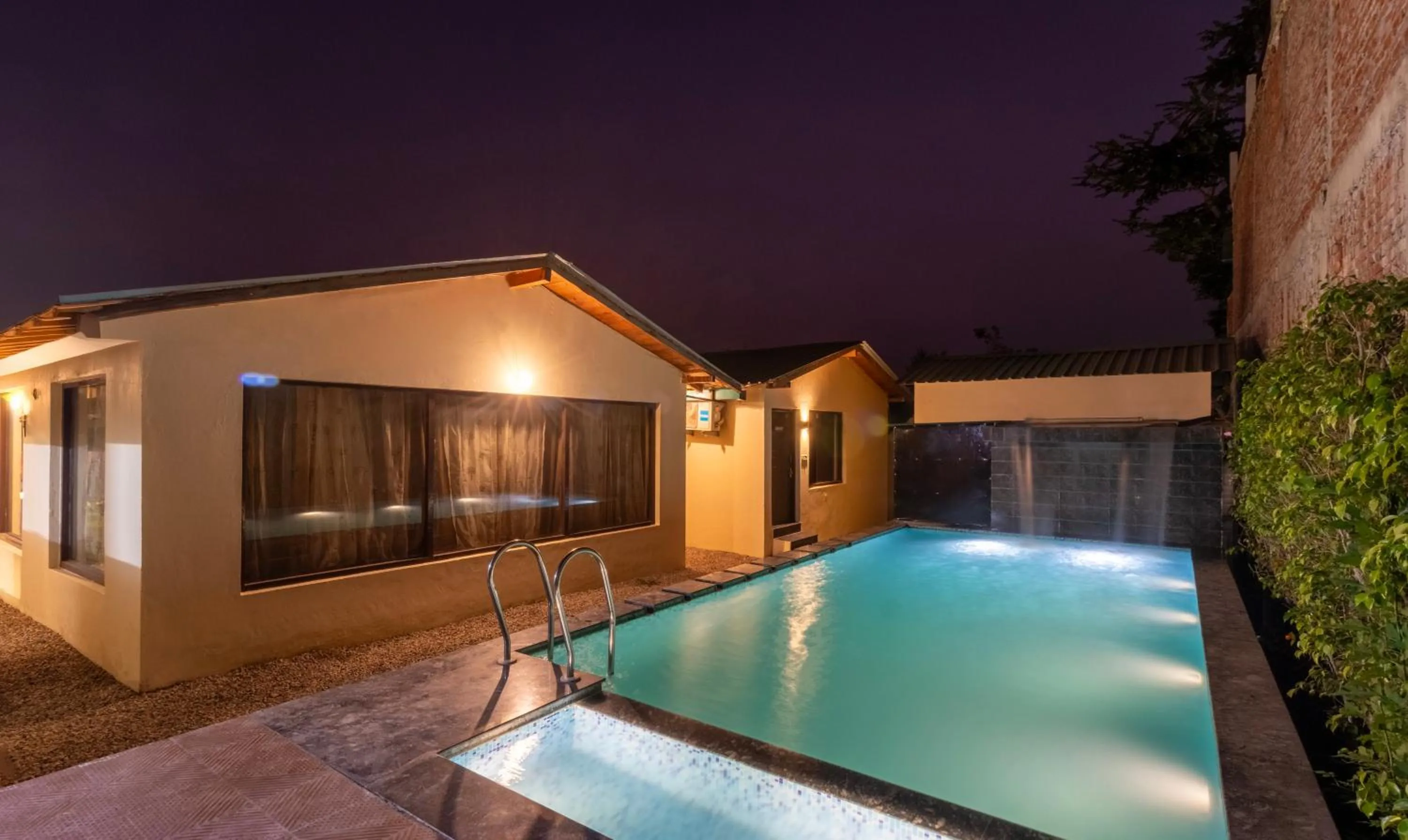Swimming pool in Treebo Corbett Hideout Dada'S