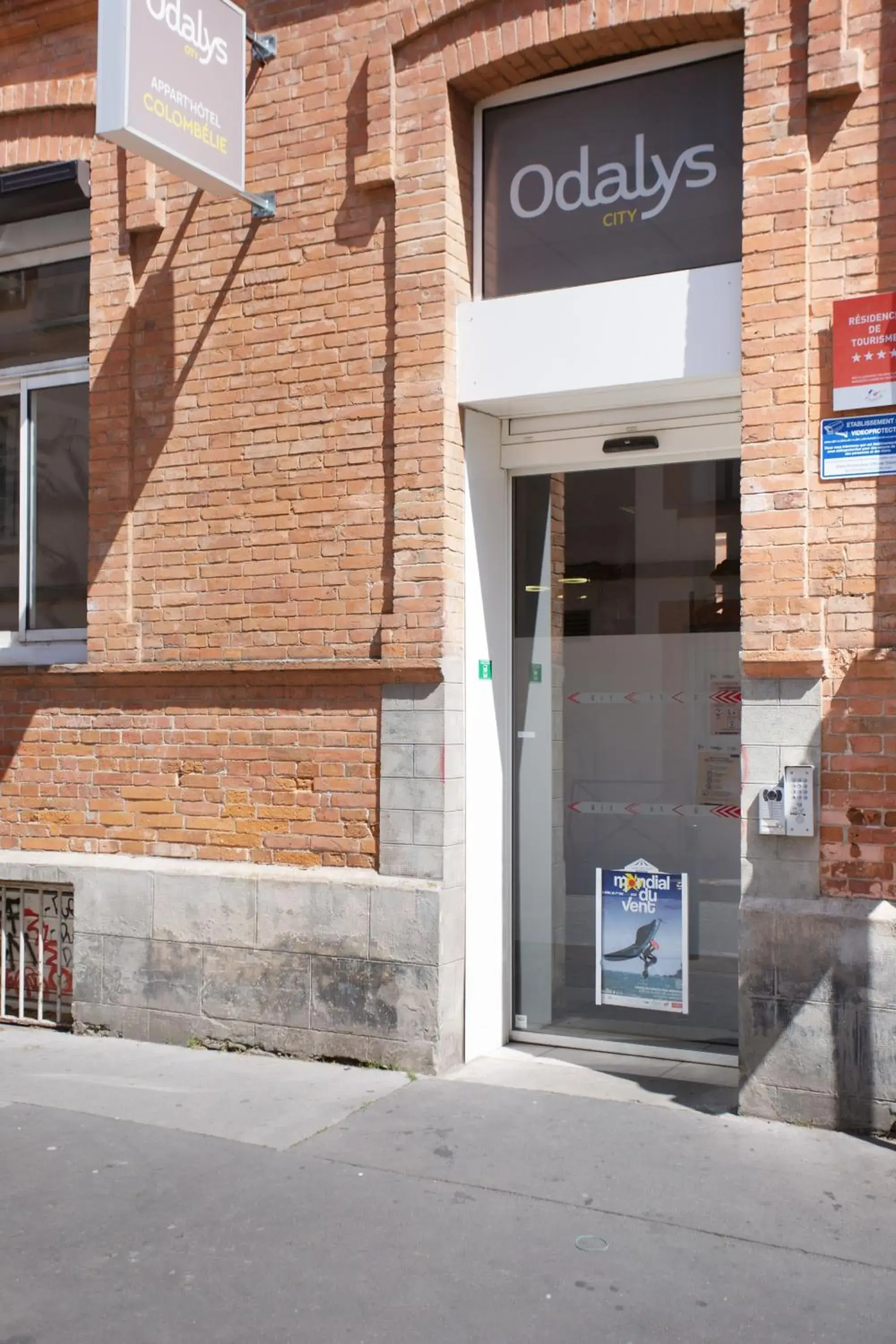 Property building in Appart Hotel Odalys City Toulouse Colombélie Property building in Appart Hotel Odalys City Toulouse Colombélie