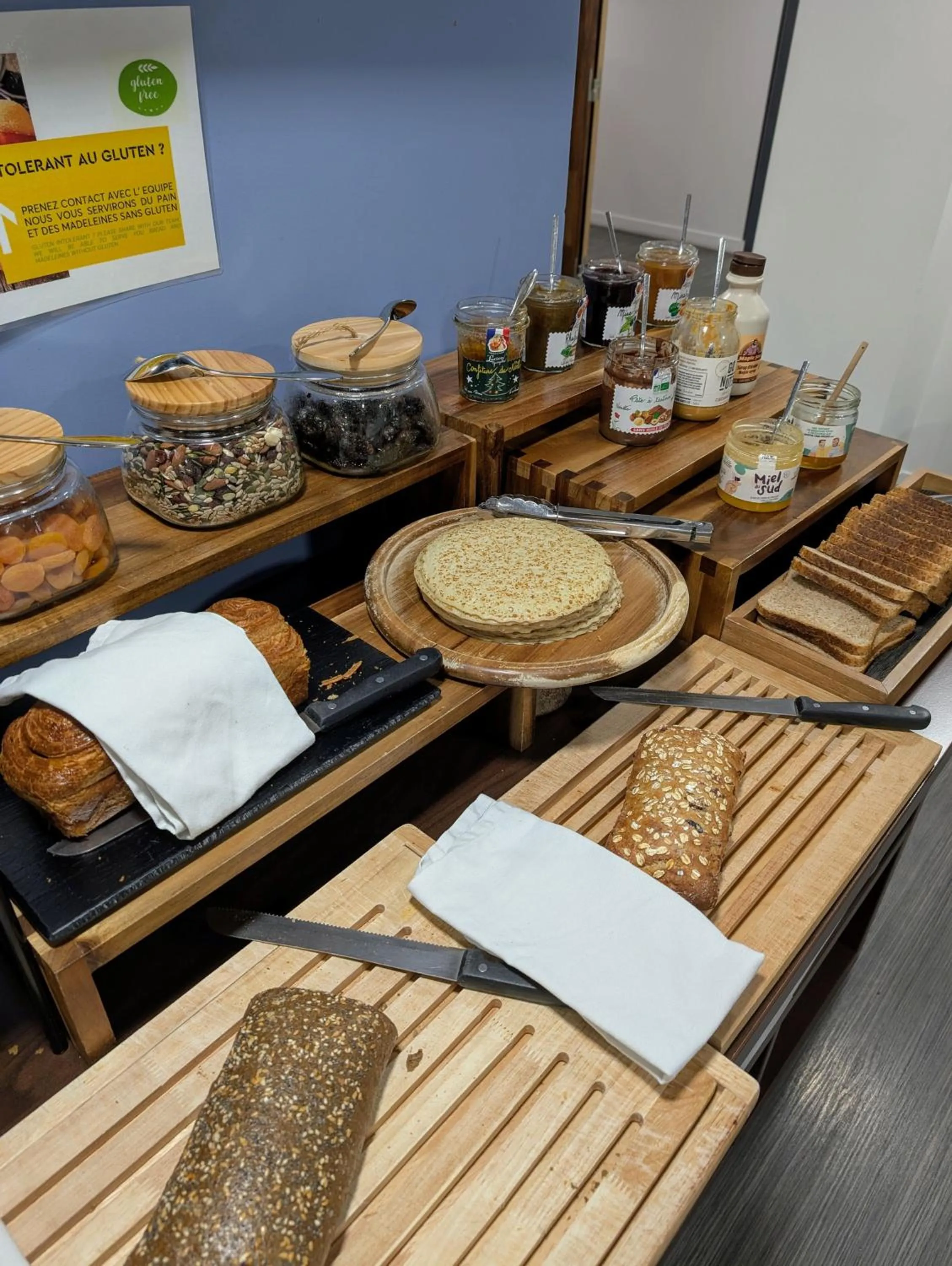 Food and drinks in Appart Hotel Odalys City Toulouse Colombélie