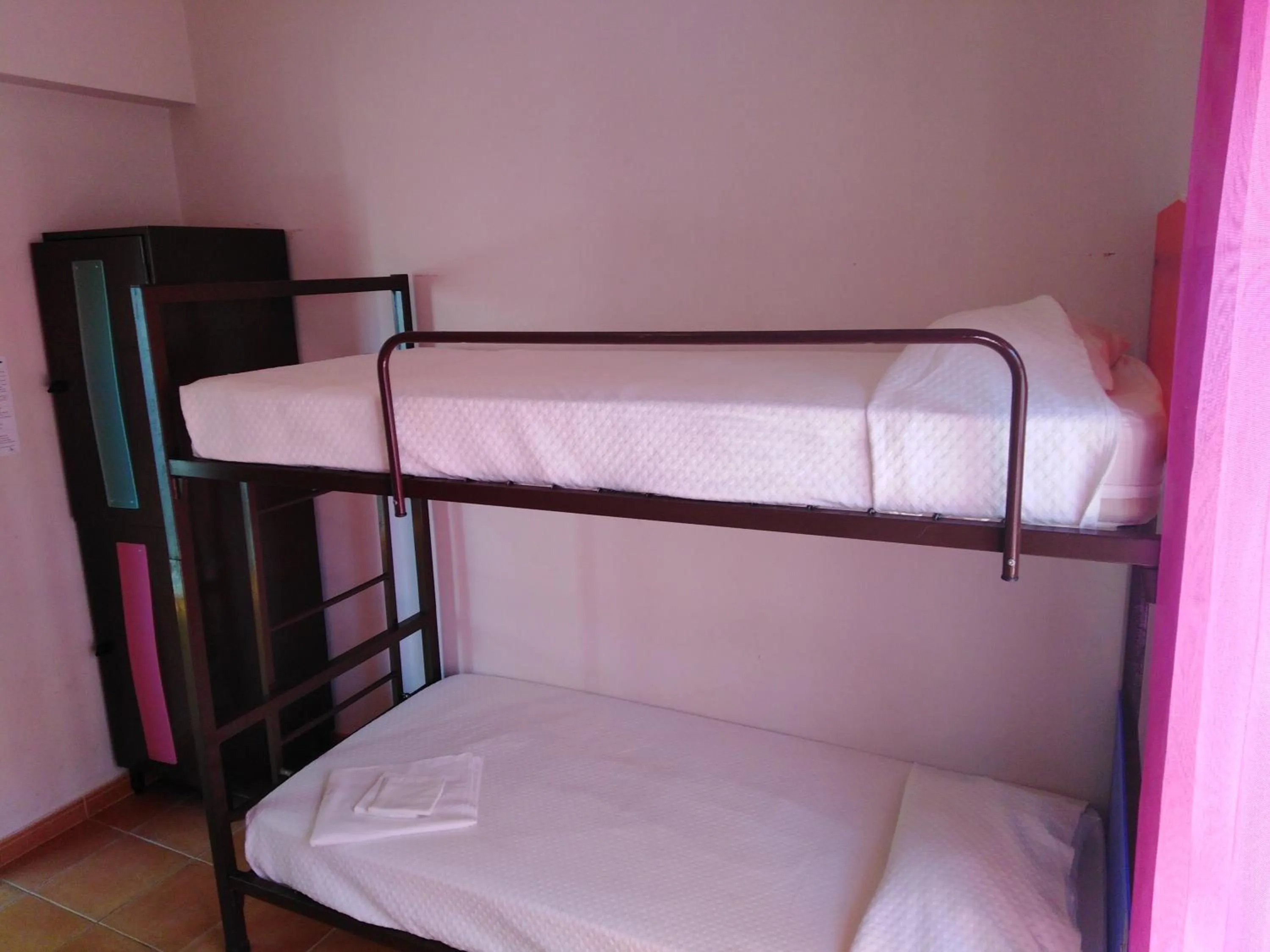 bunk bed, Bed in HI Portimão - Pousada de Juventude