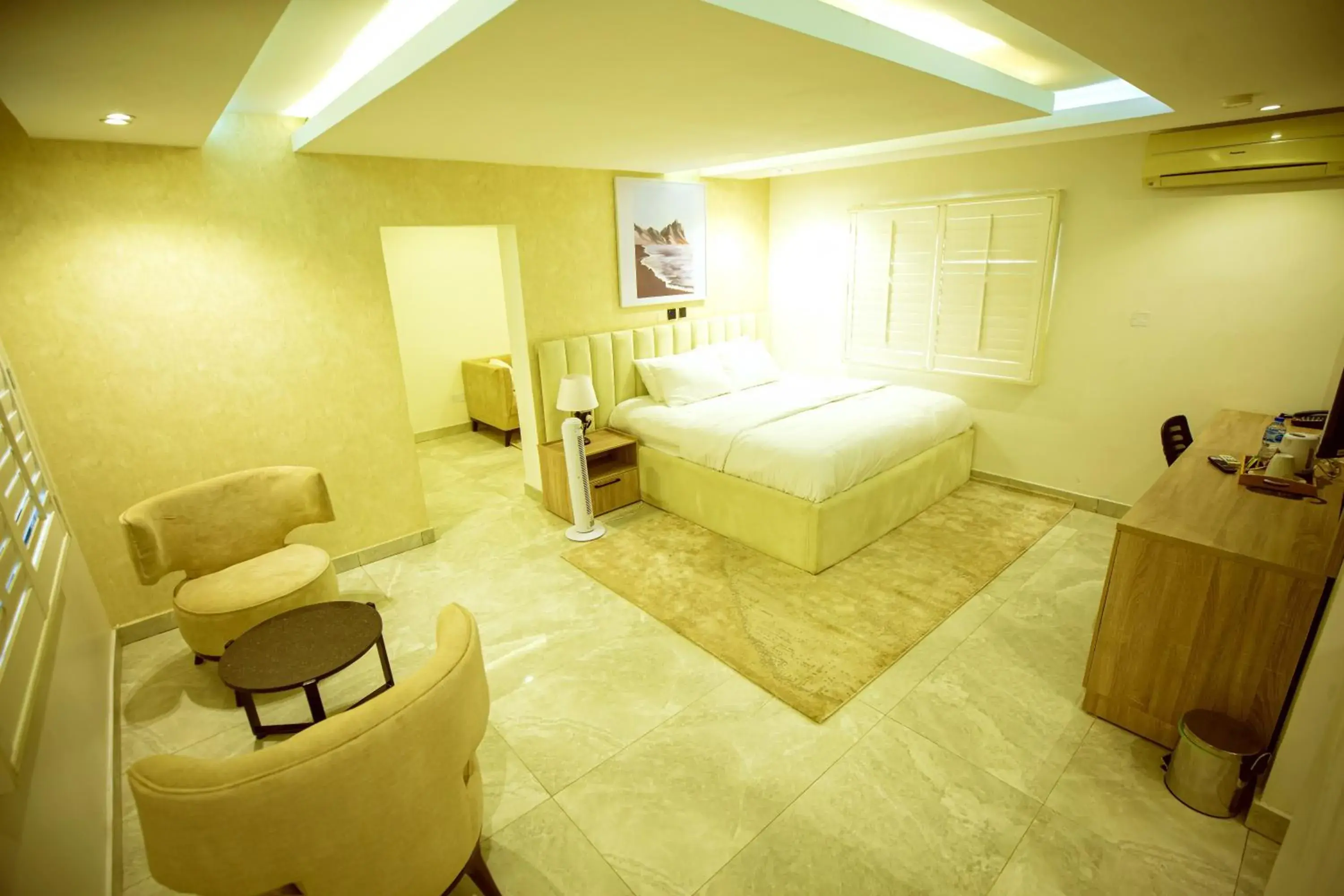 Junior Suite in Tranquil Oasis Hotel Junior Suite in Tranquil Oasis Hotel