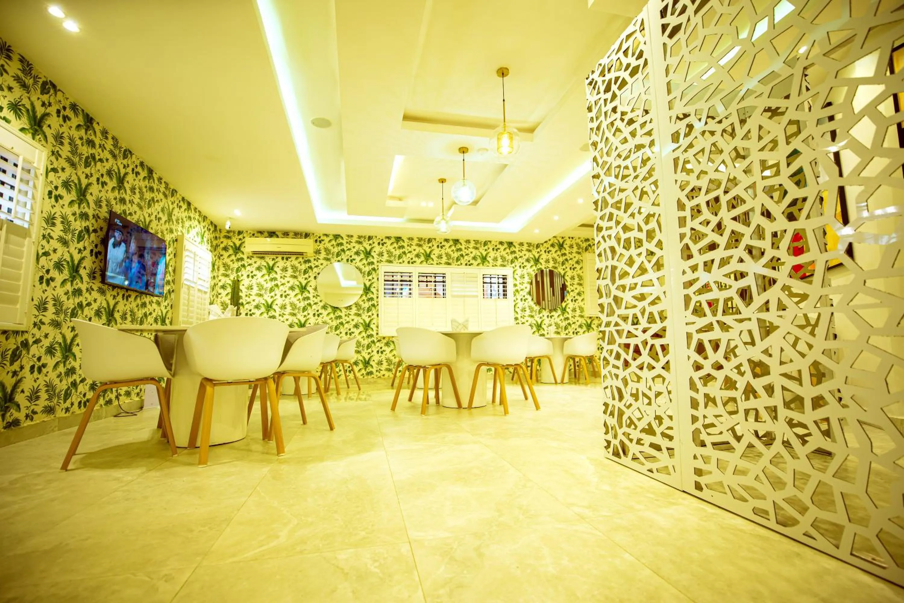 Restaurant/places to eat in Tranquil Oasis Hotel