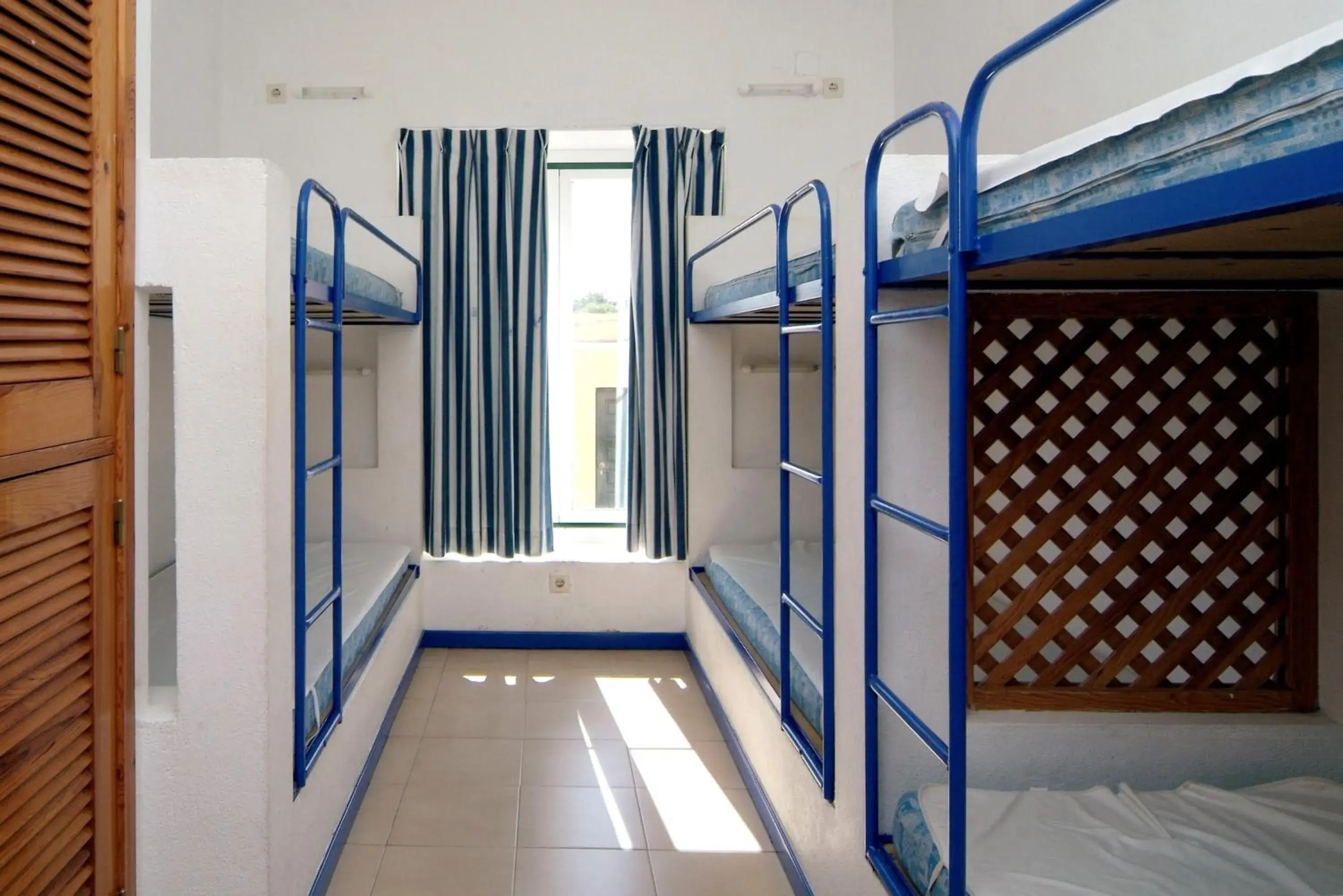 Bed in 6-Bed Female Dormitory Room in HI Oeiras – Pousada de Juventude Bed in 6-Bed Female Dormitory Room in HI Oeiras – Pousada de Juventude