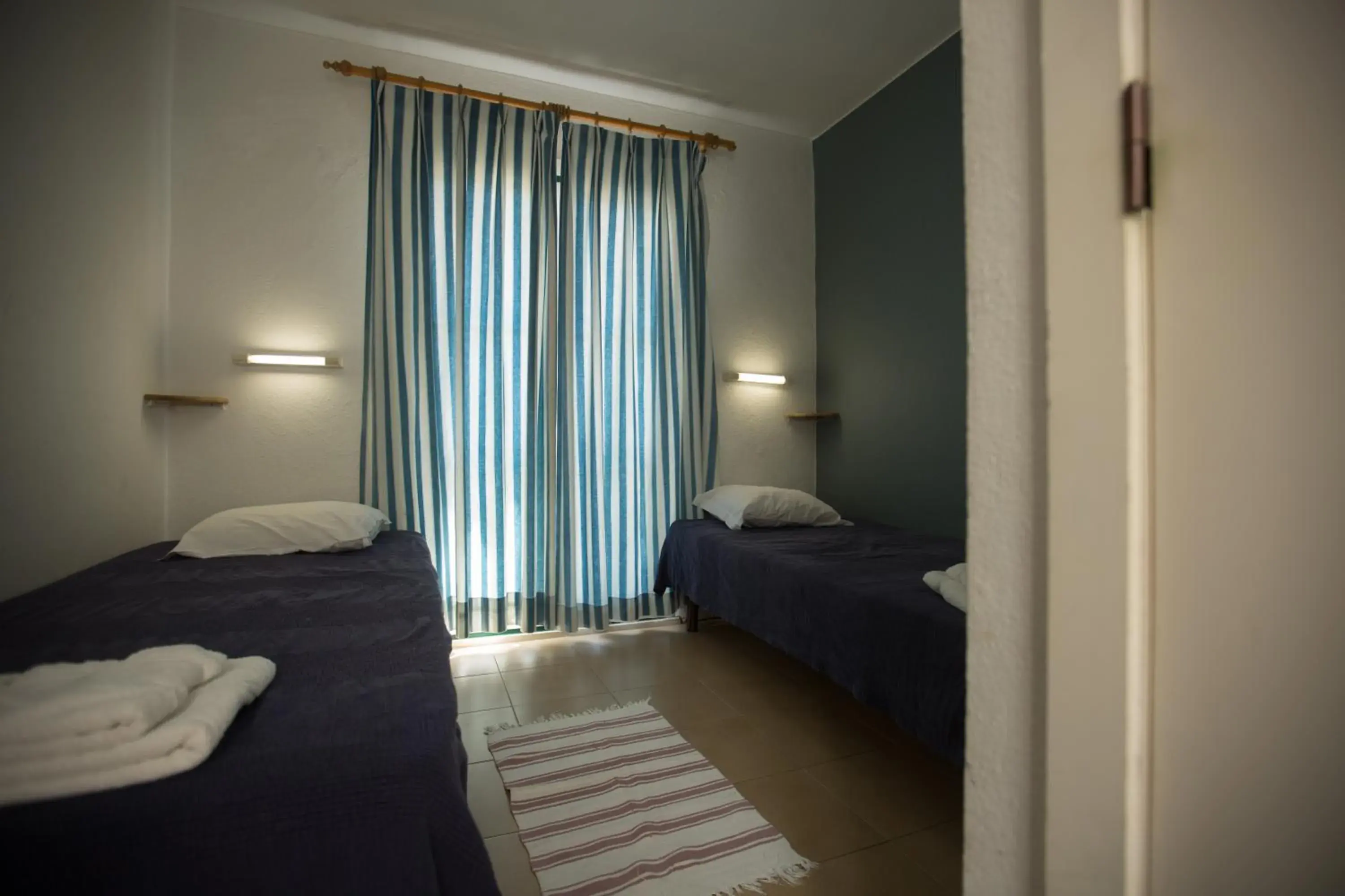 Standard Twin Room with Sea View in HI Oeiras – Pousada de Juventude Standard Twin Room with Sea View in HI Oeiras – Pousada de Juventude