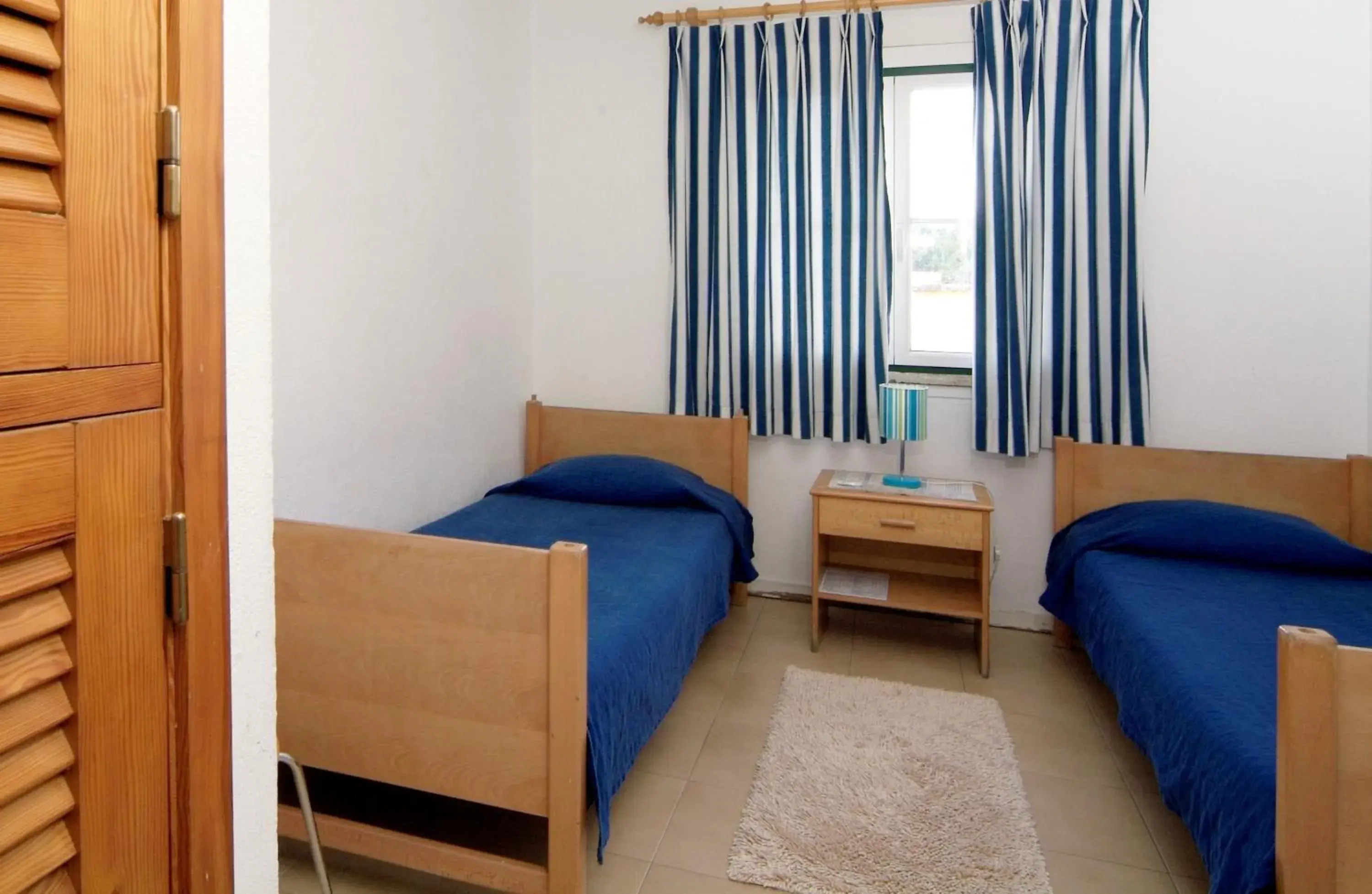 Twin Room with Shared Bathroom in HI Oeiras – Pousada de Juventude Twin Room with Shared Bathroom in HI Oeiras – Pousada de Juventude