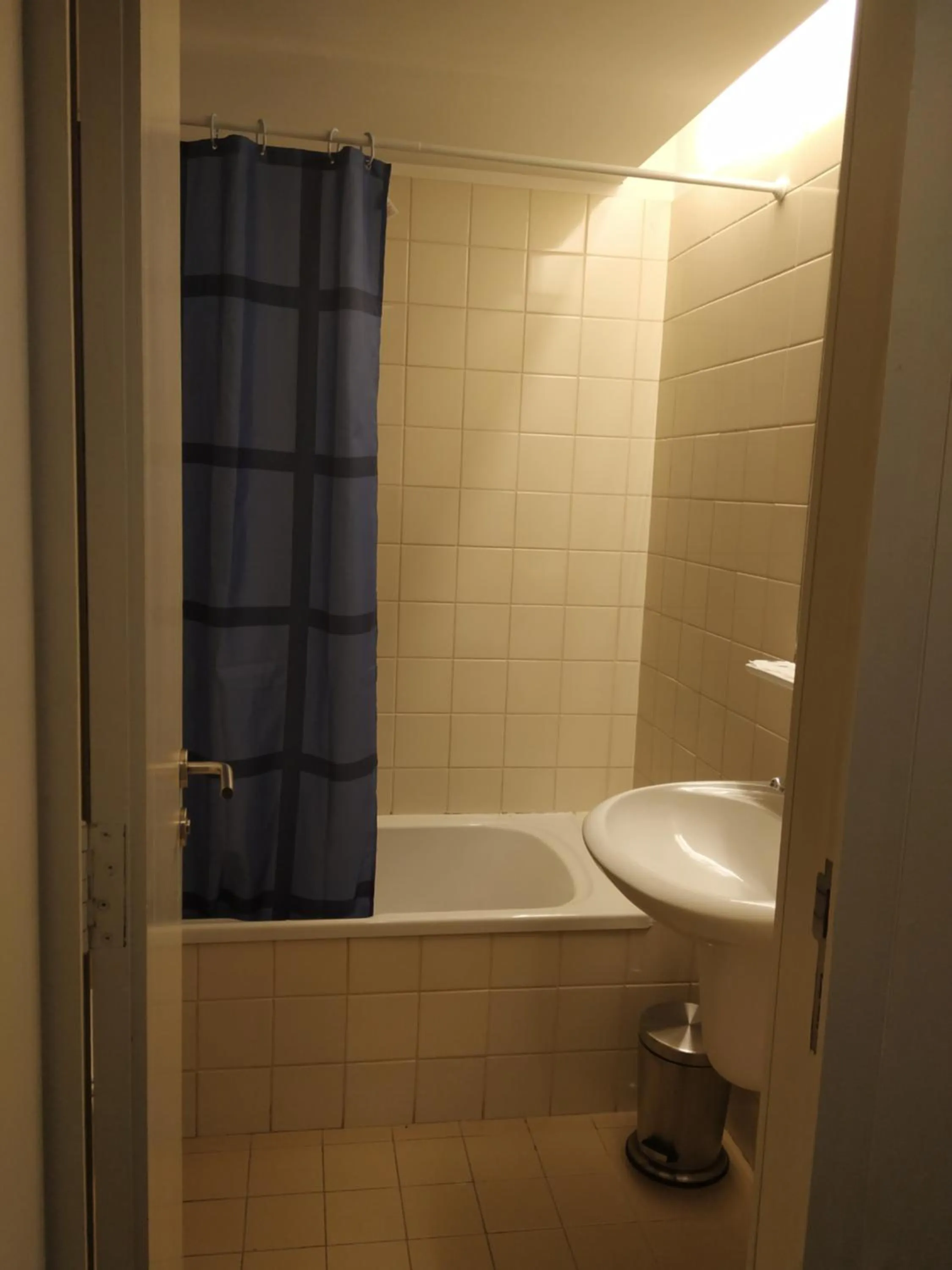 Toilet in HI Guimaraes - Pousada de Juventude