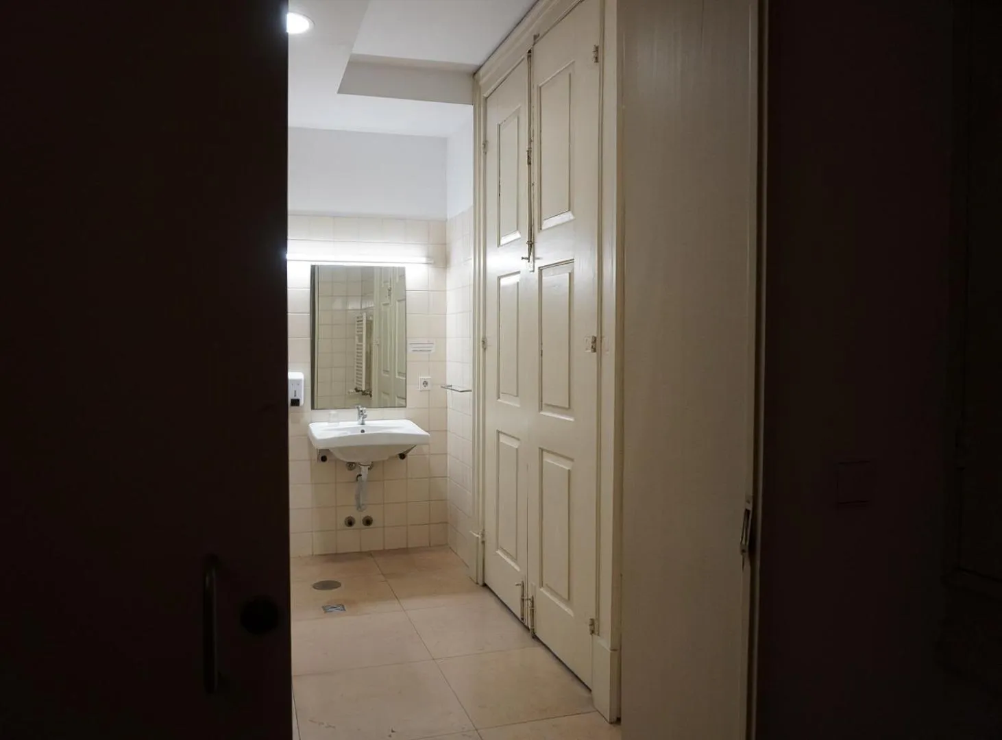 Toilet in HI Guimaraes - Pousada de Juventude