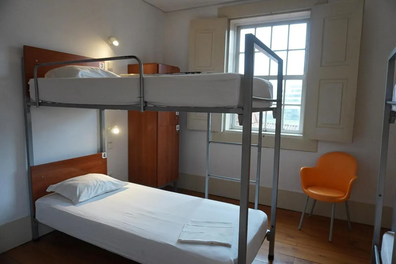 6-Bed Female Dormitory Room - single occupancy in HI Guimaraes - Pousada de Juventude 6-Bed Female Dormitory Room - single occupancy in HI Guimaraes - Pousada de Juventude