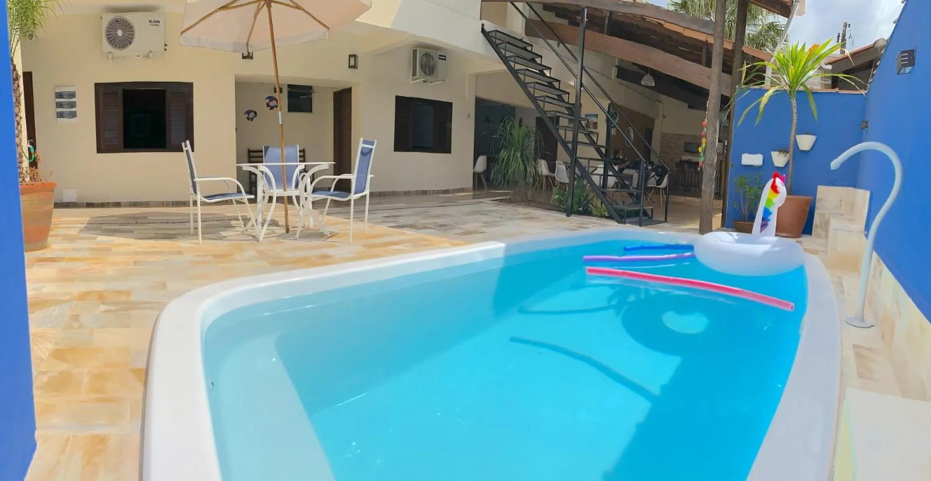 Swimming pool in VELINN Pousada Praia do Perequê