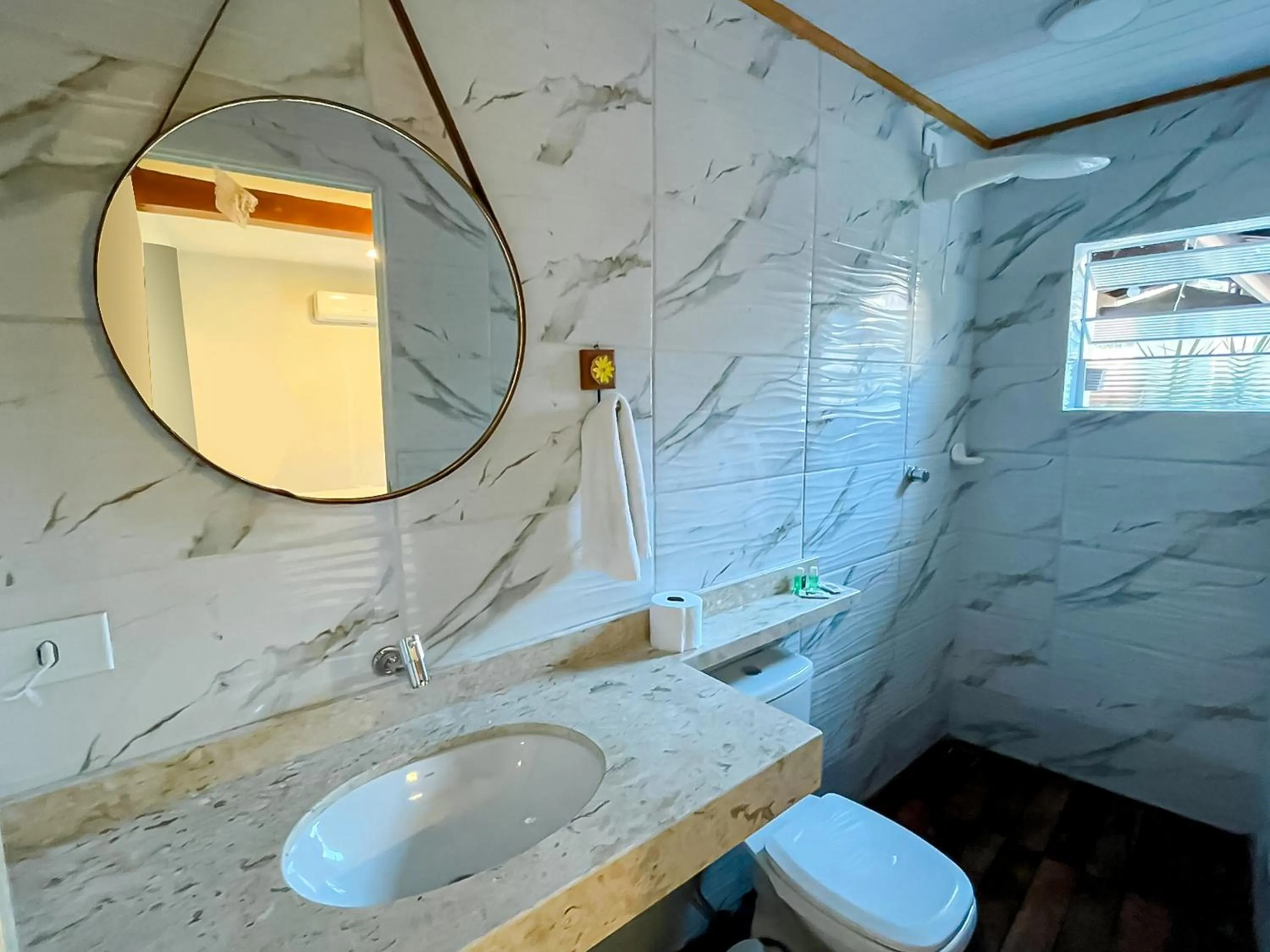 Shower in VELINN Pousada Praia do Perequê