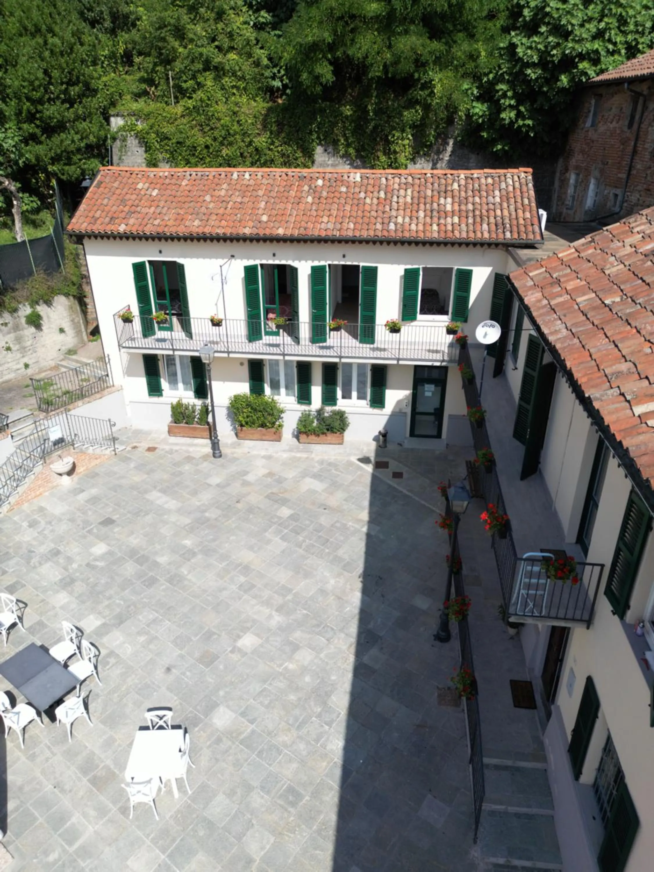Property building in Albergo Tenco by Bottega