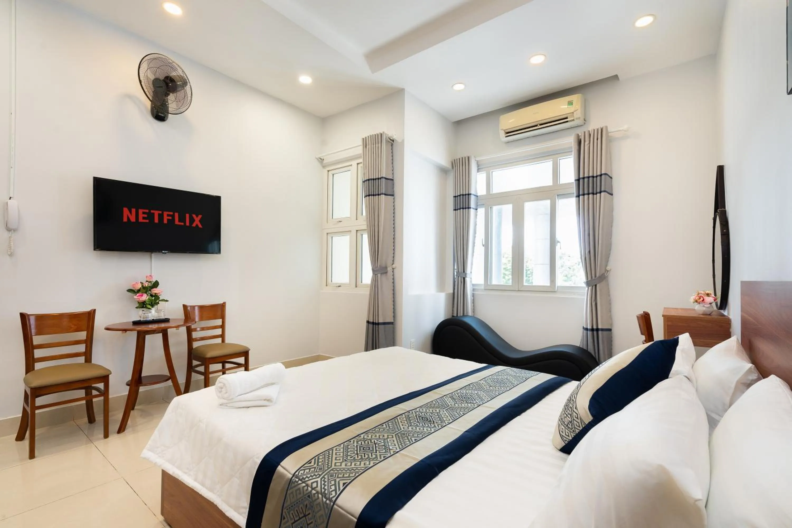 Bed in Green Airport Hotel