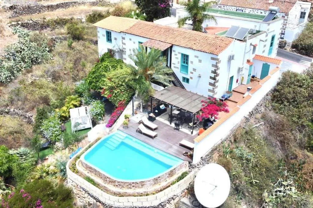 Property building in Jardines de Tamaide