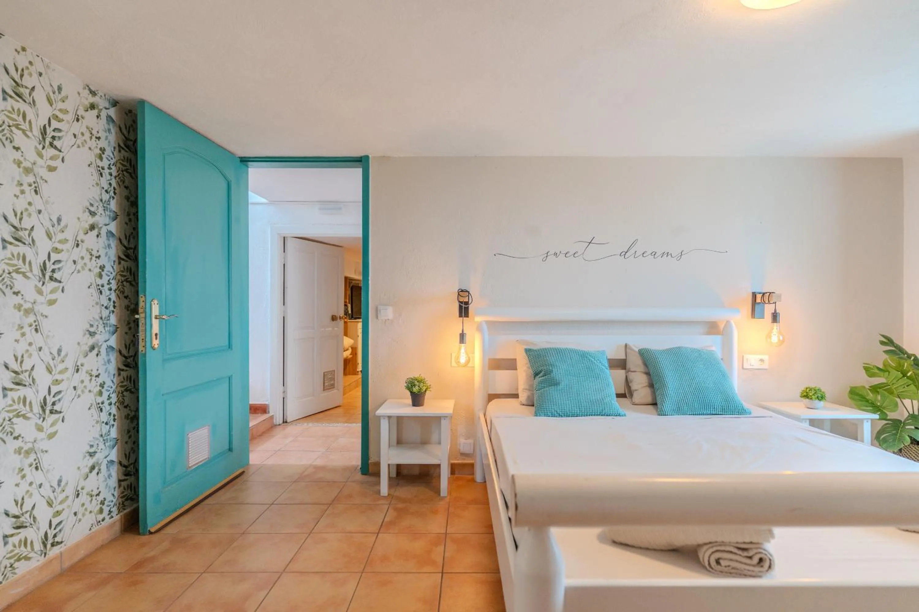 Bed in Jardines de Tamaide