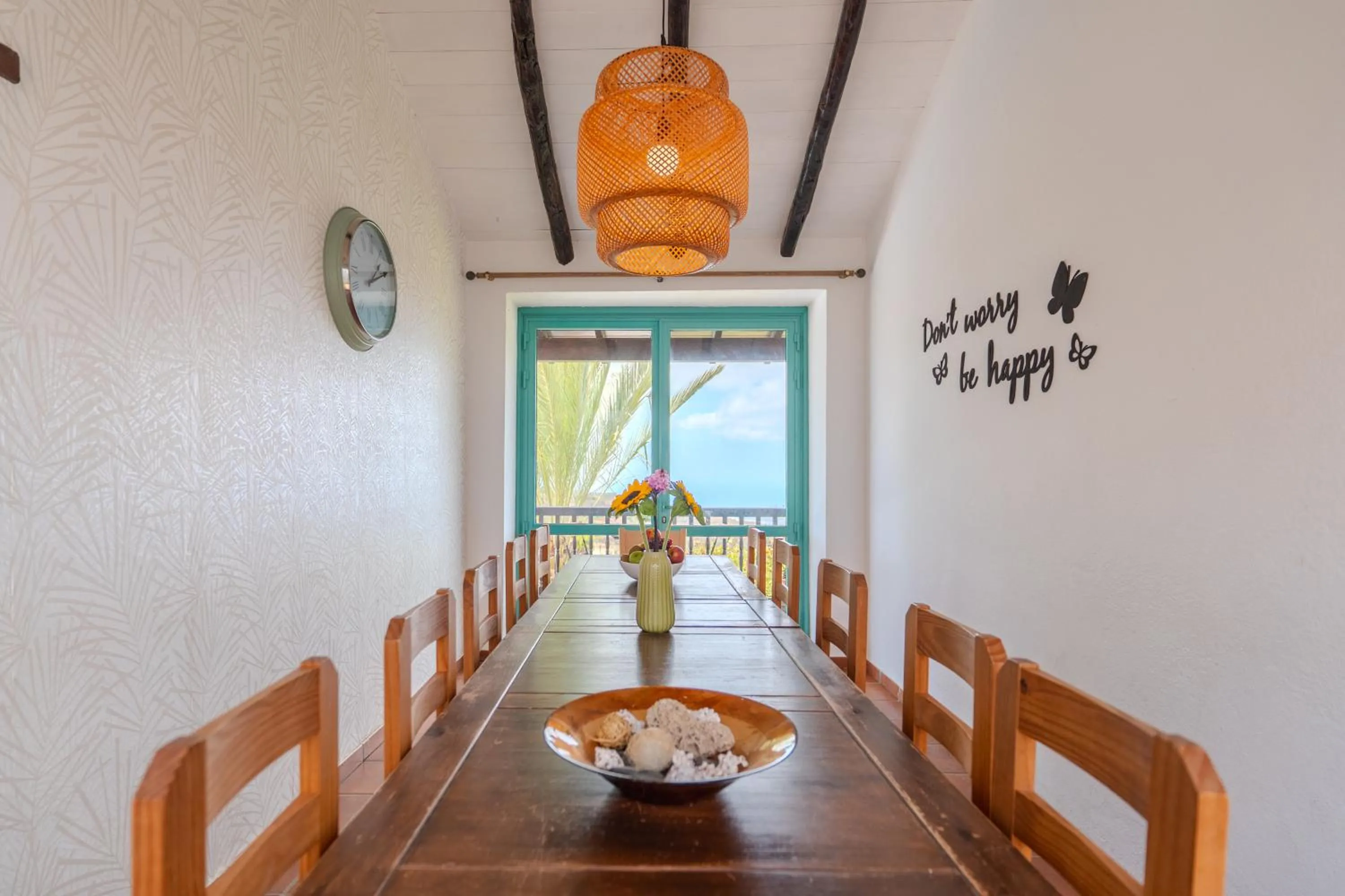 Dining area in Jardines de Tamaide