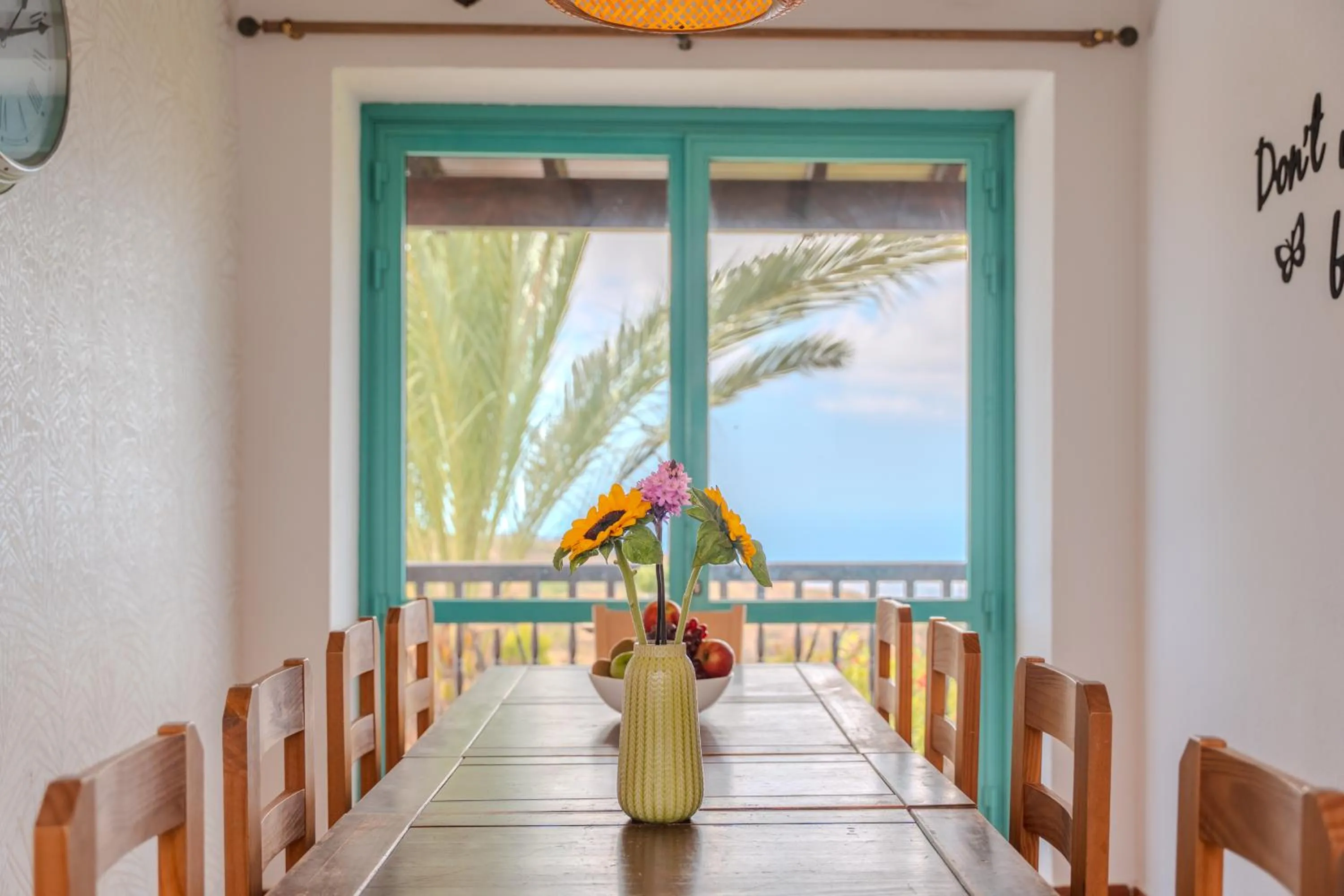 Dining area in Jardines de Tamaide