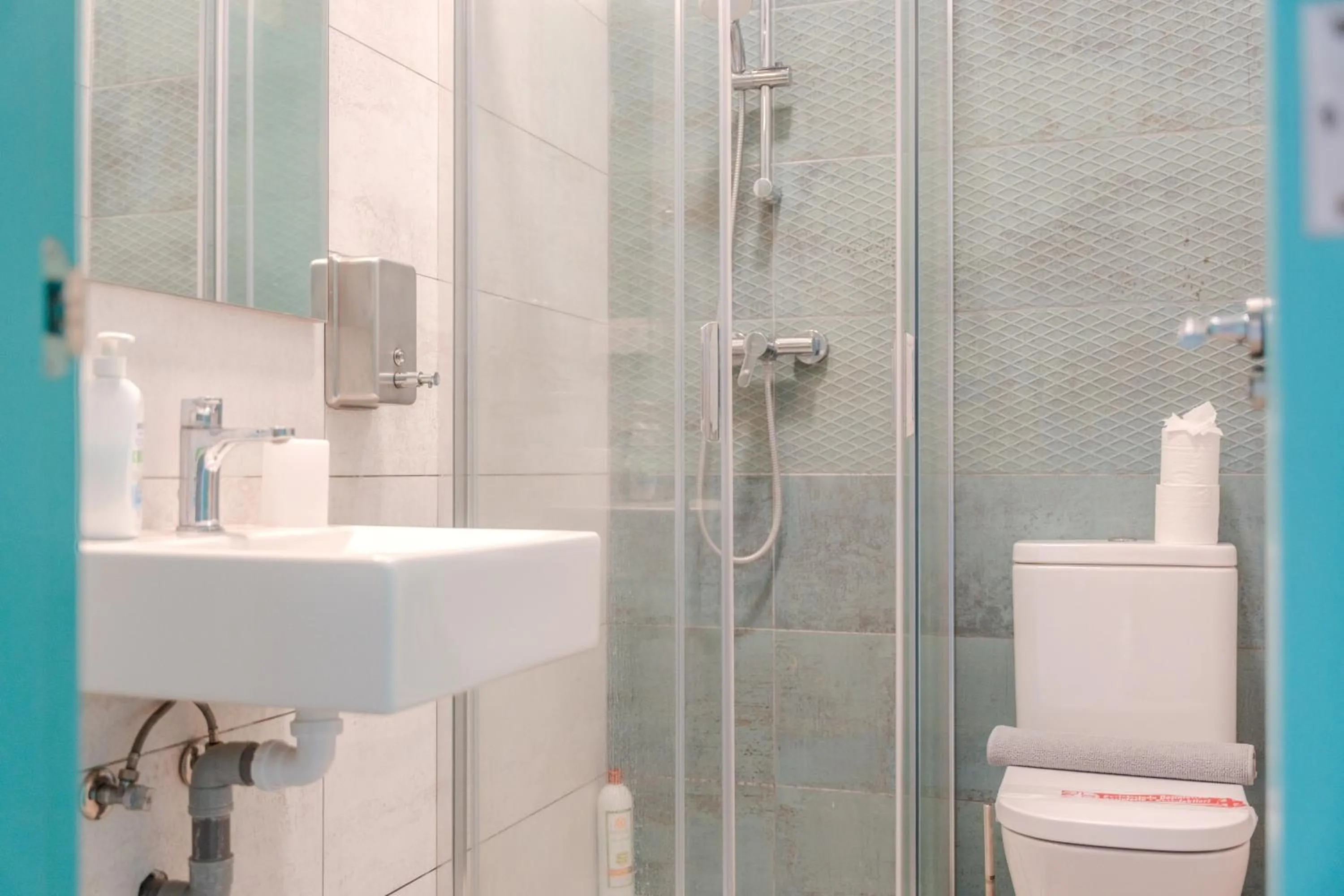 Shower in Jardines de Tamaide