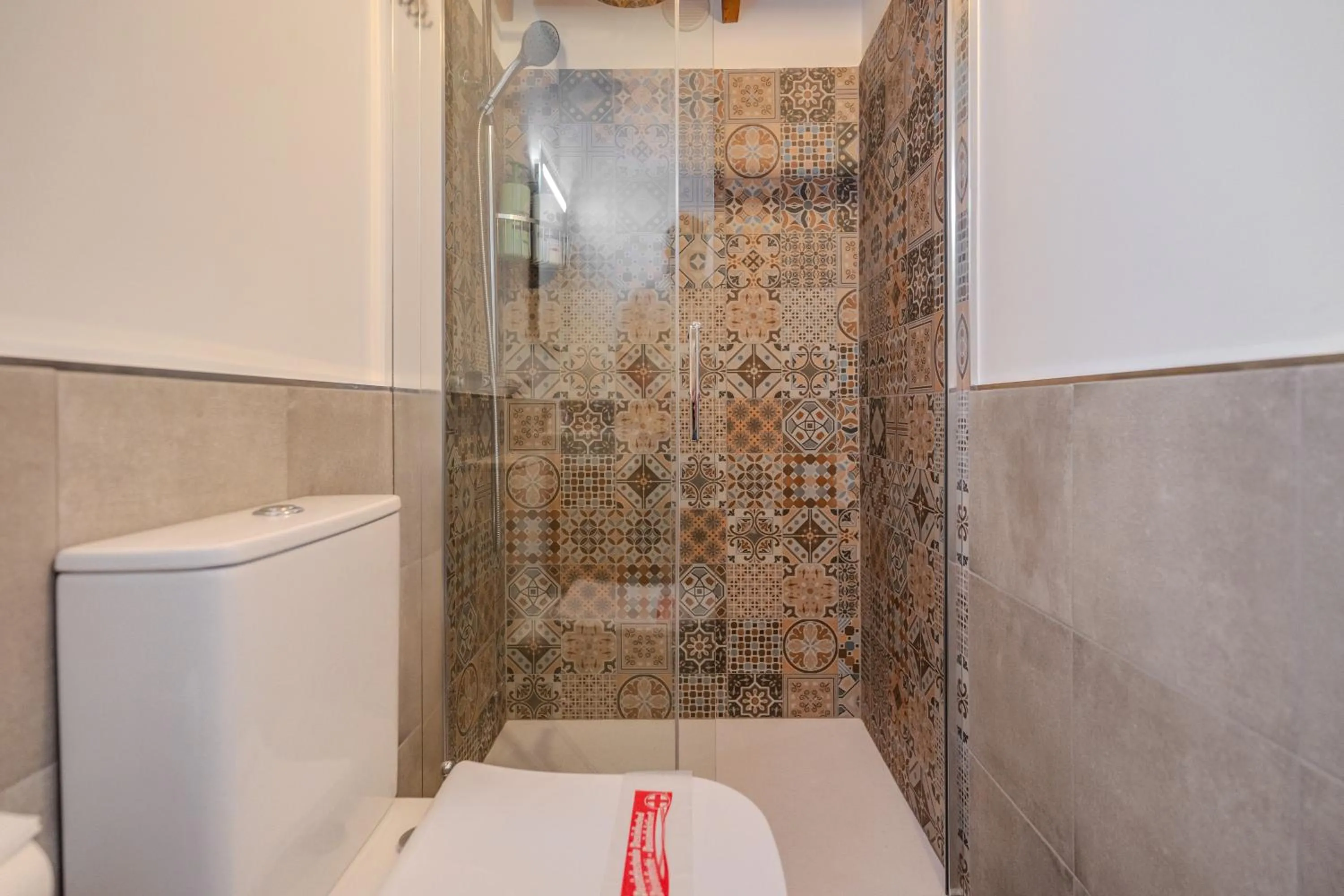 Shower in Jardines de Tamaide