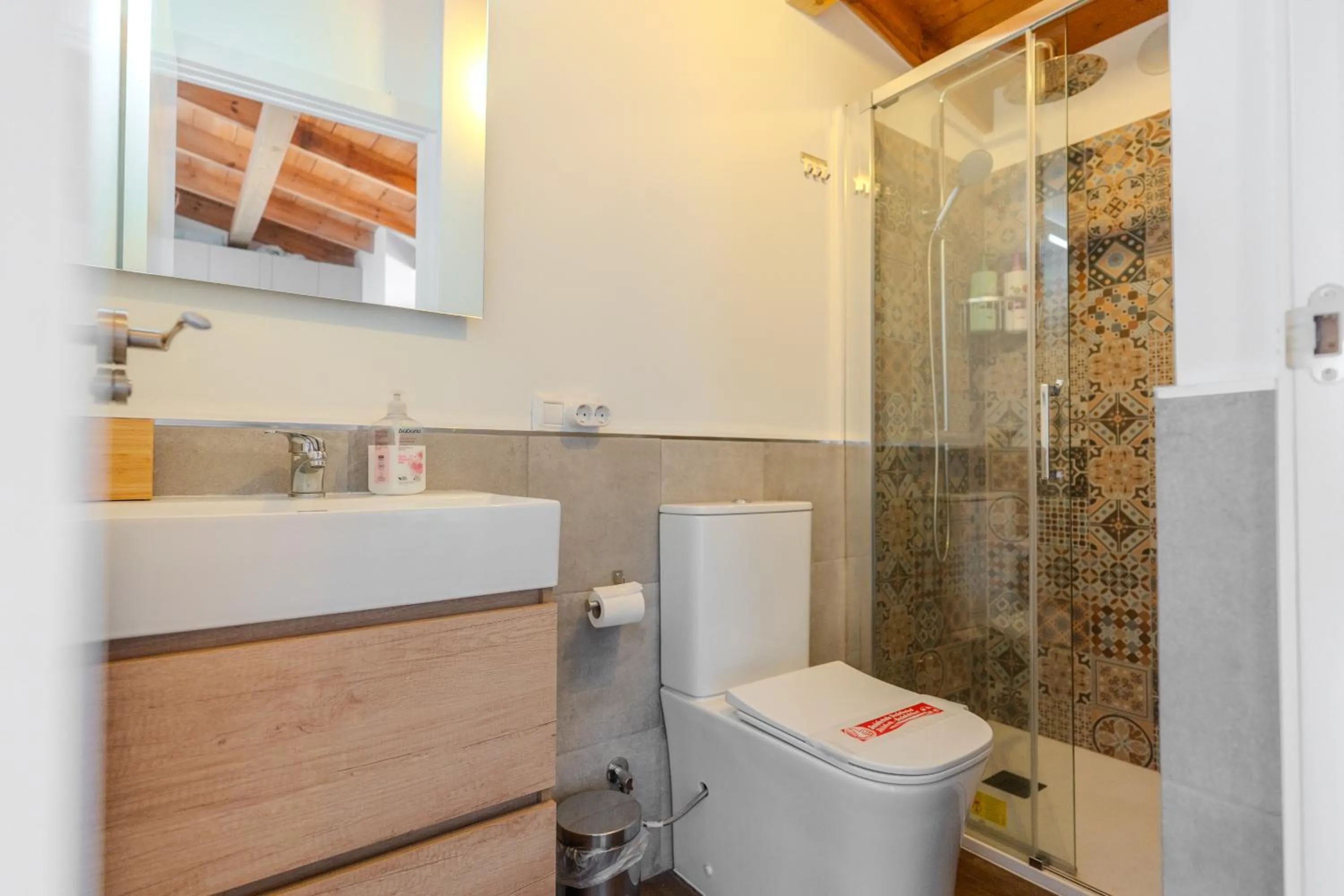 Shower in Jardines de Tamaide