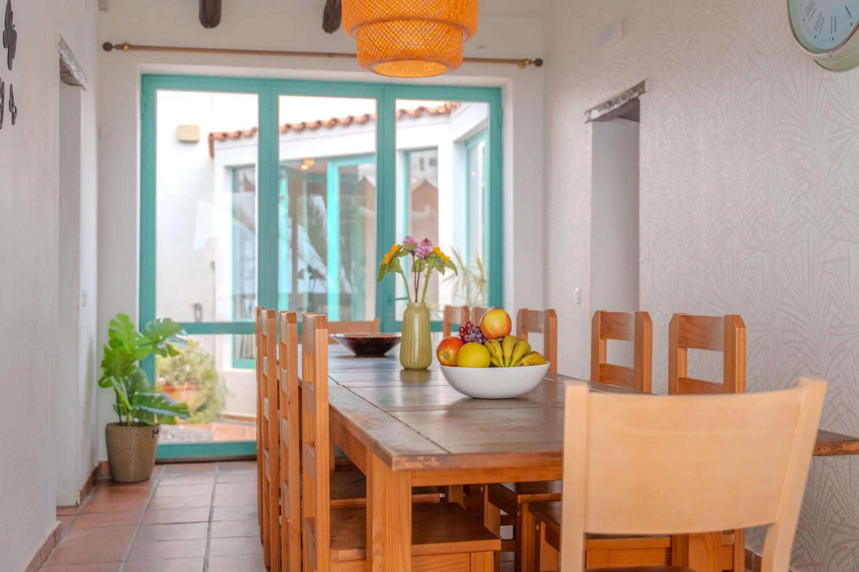 Dining area in Jardines de Tamaide