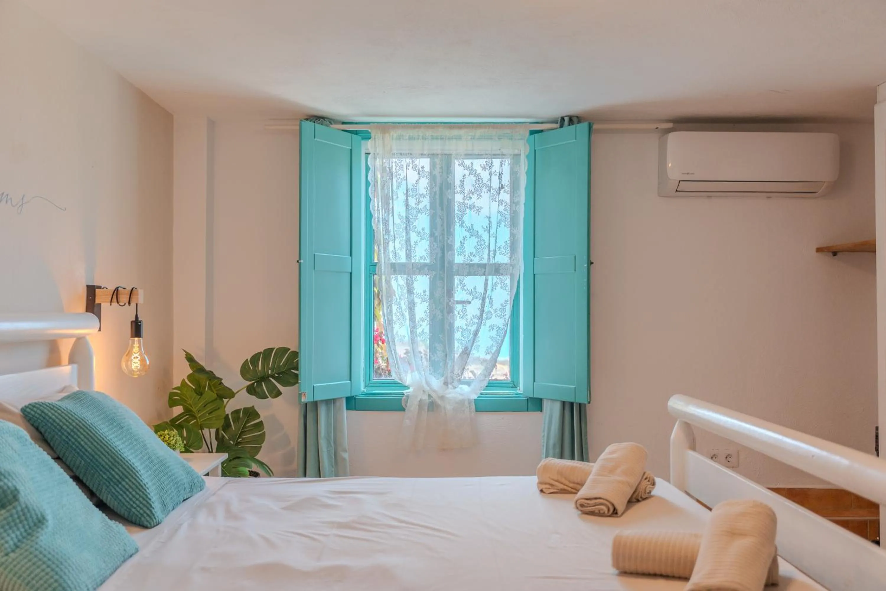 Bedroom, Bed in Jardines de Tamaide