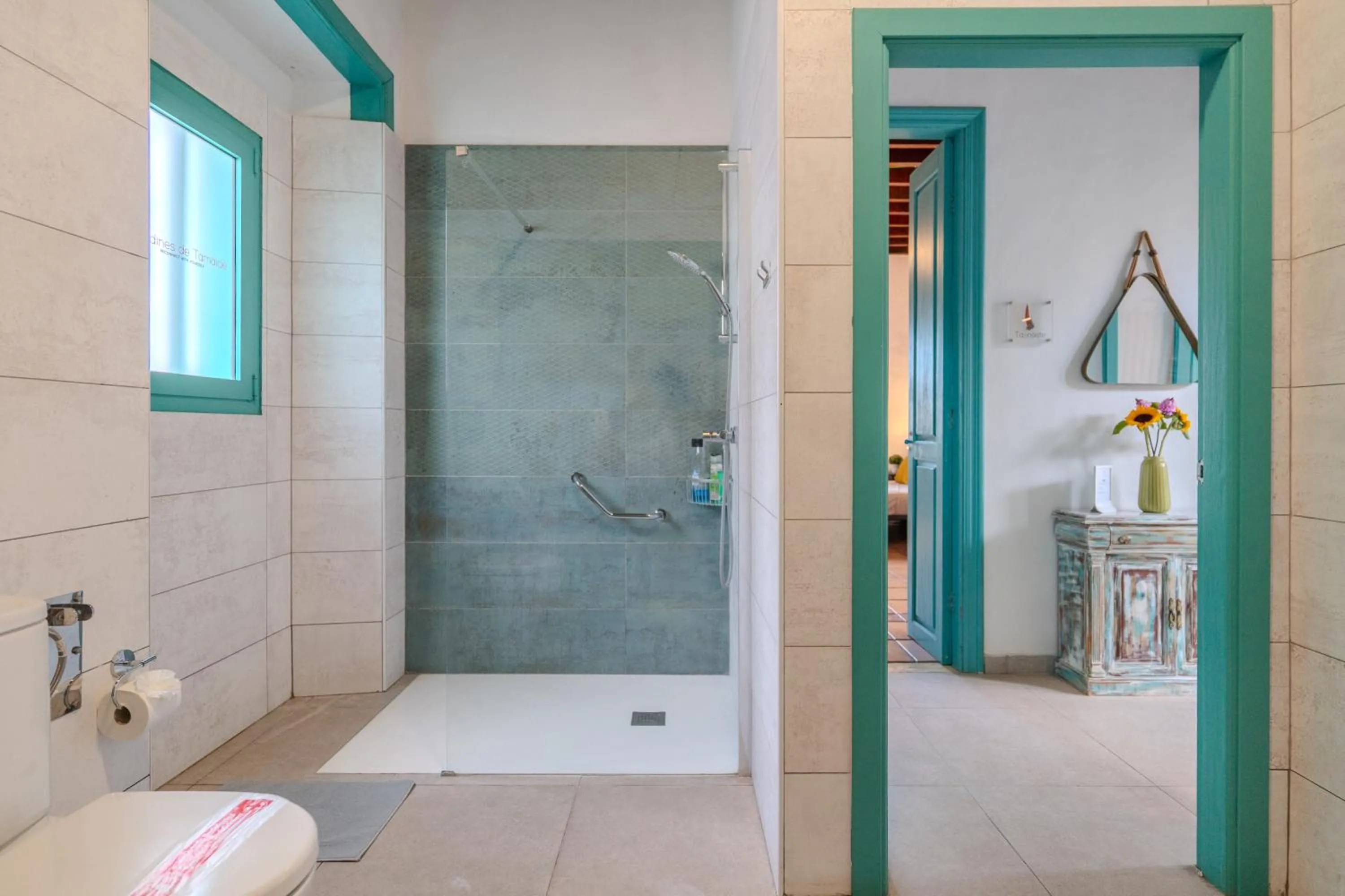 Shower in Jardines de Tamaide