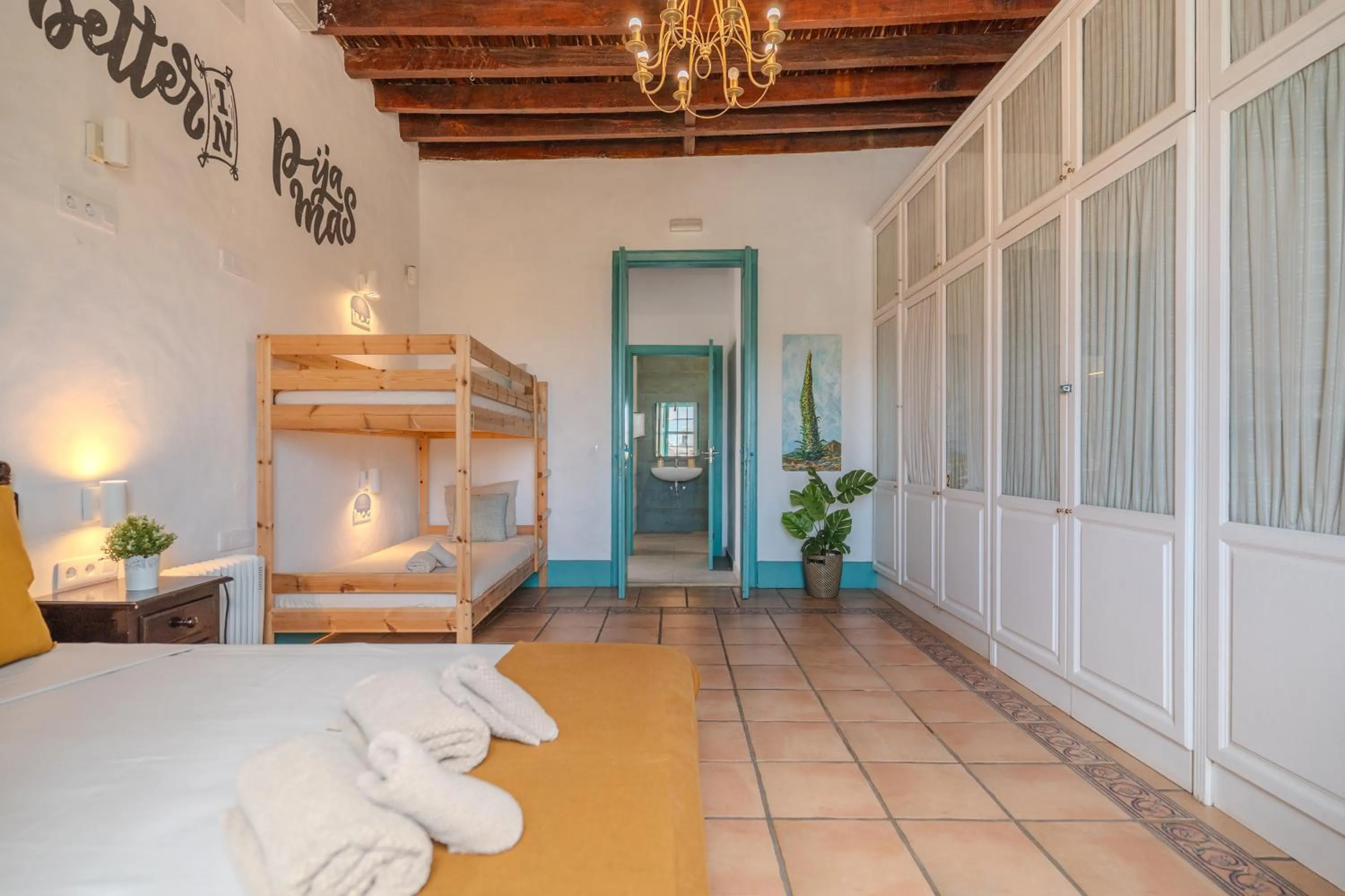 Bed in Jardines de Tamaide