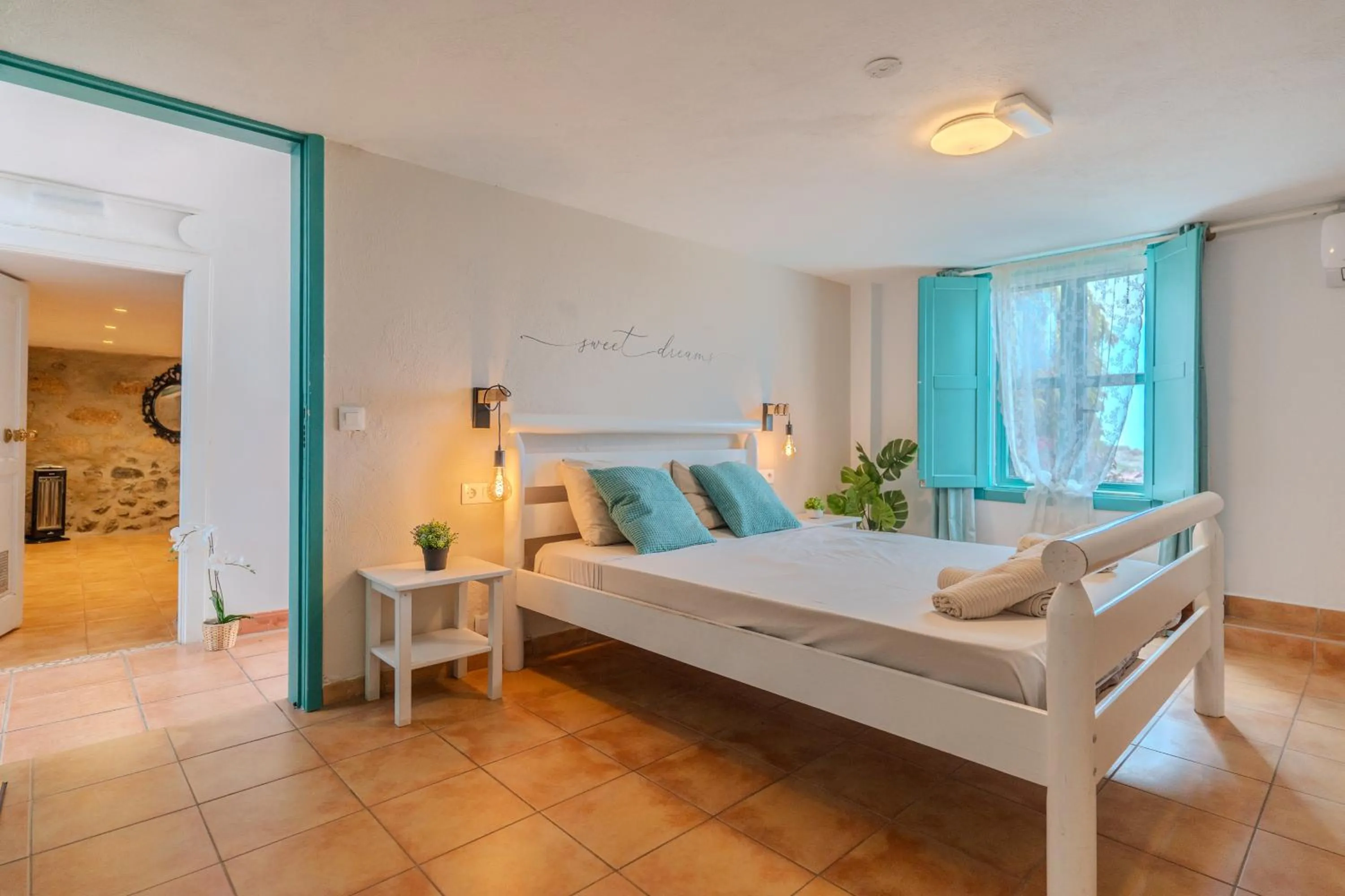 Bed in Jardines de Tamaide