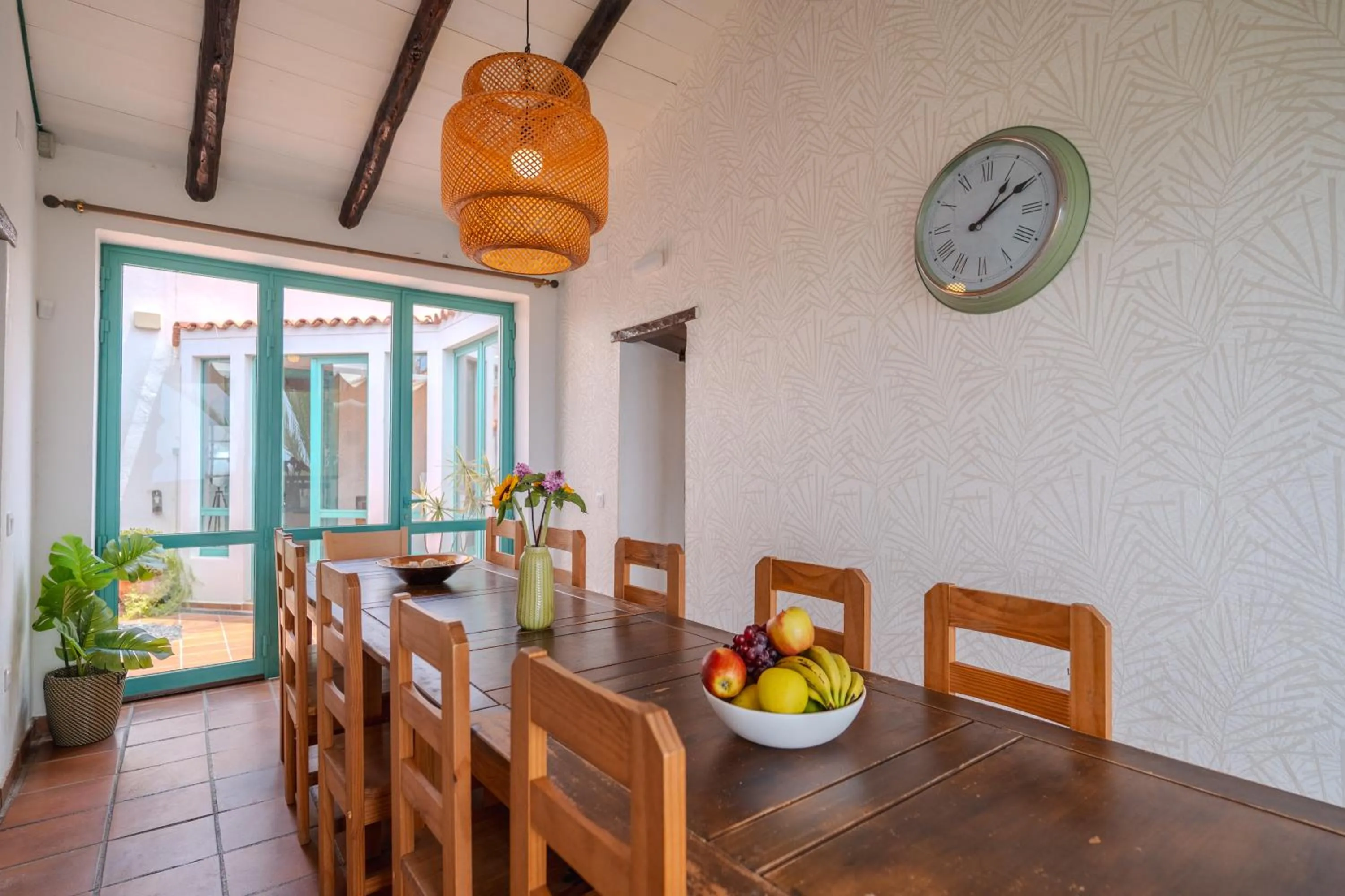 Dining area in Jardines de Tamaide