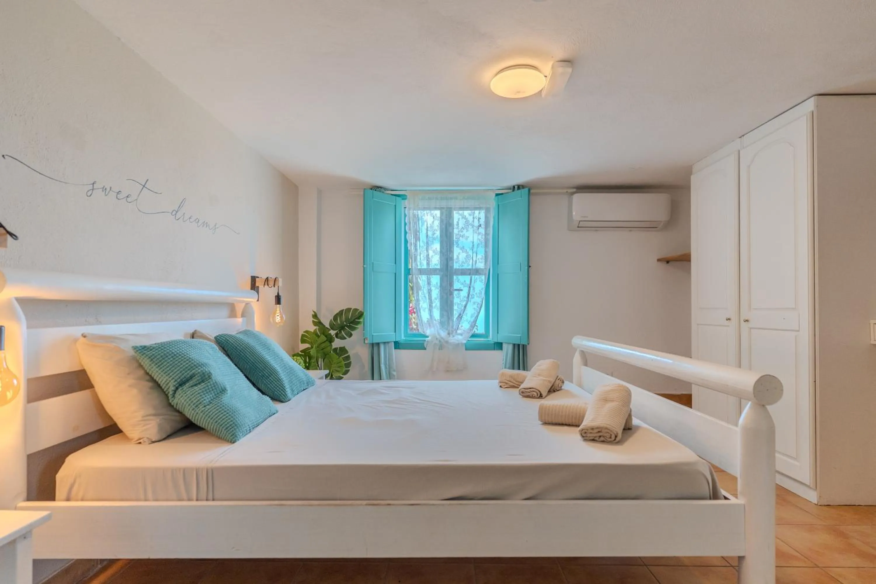 Bed in Jardines de Tamaide